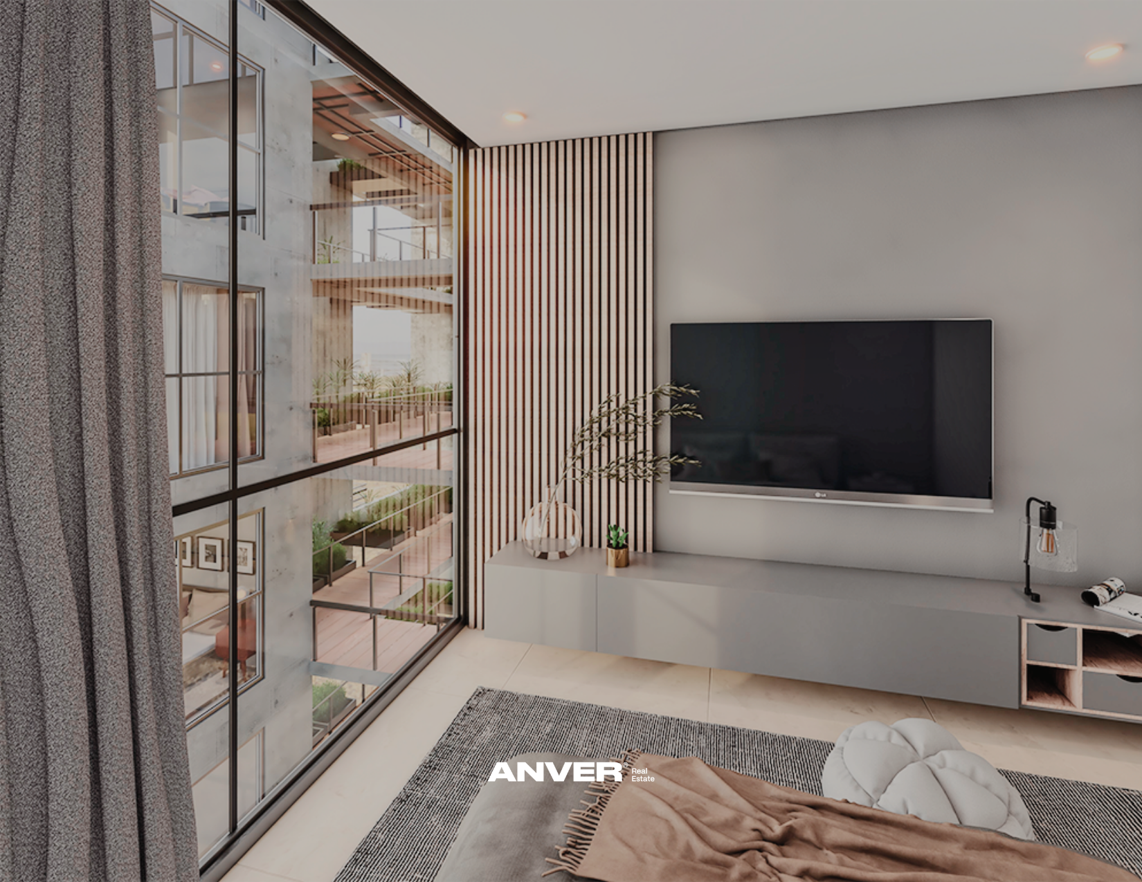 Sala moderna con televisor en la pared, decoraciones minimalistas y ventanas grandes con vista a un balcón de edificio.