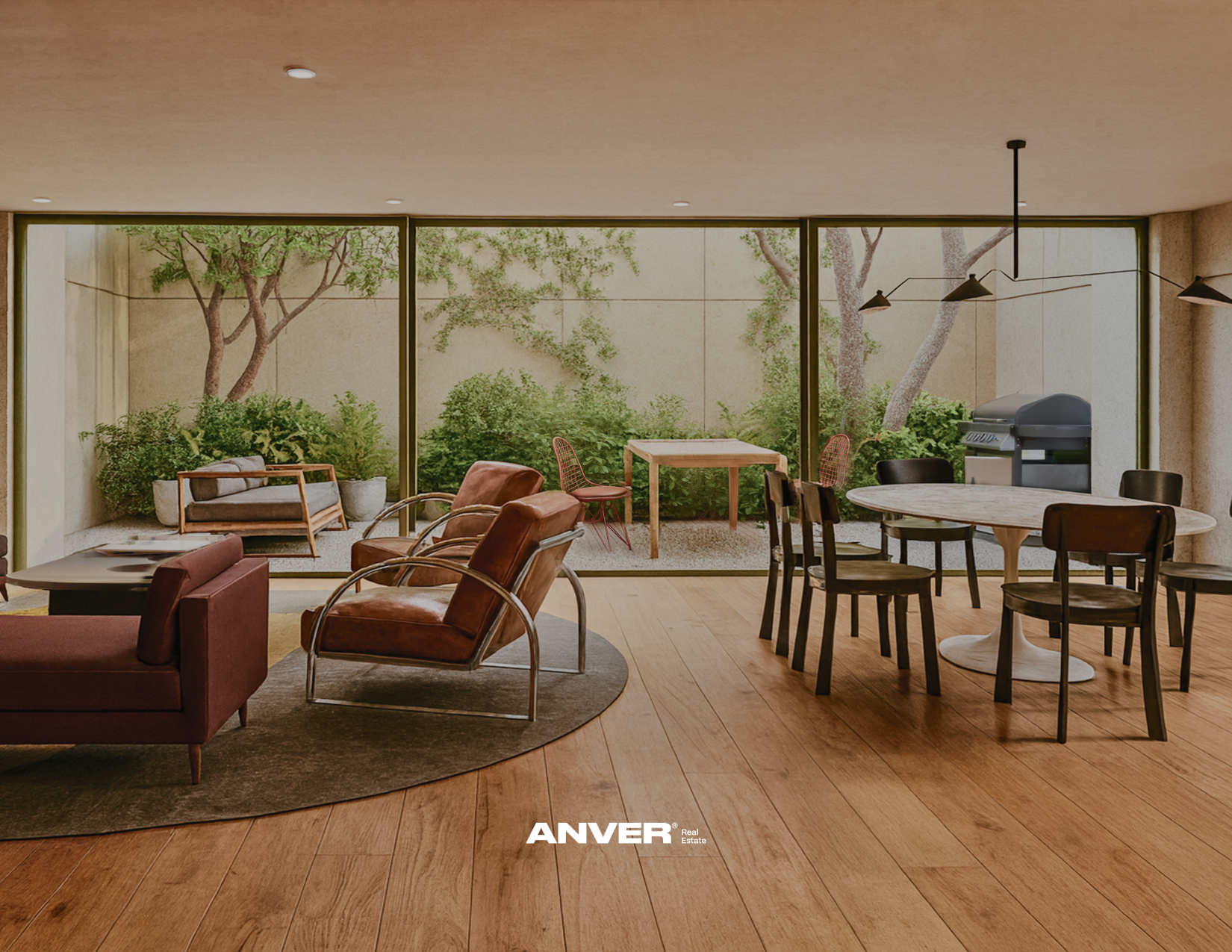 Sala de estar moderna con sillones de cuero, mesa de comedor y vista a un patio con plantas y árboles.
