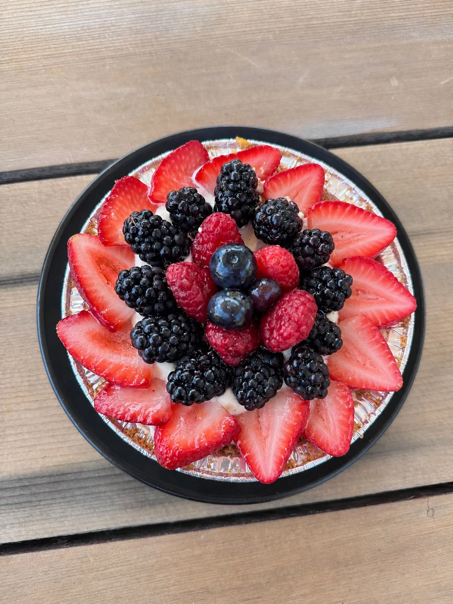 Hot weather out to play? Come grab a refreshing fruit tart! 🫐🍓🥝 ..while supplies last. Open @ 6am tomorrow!