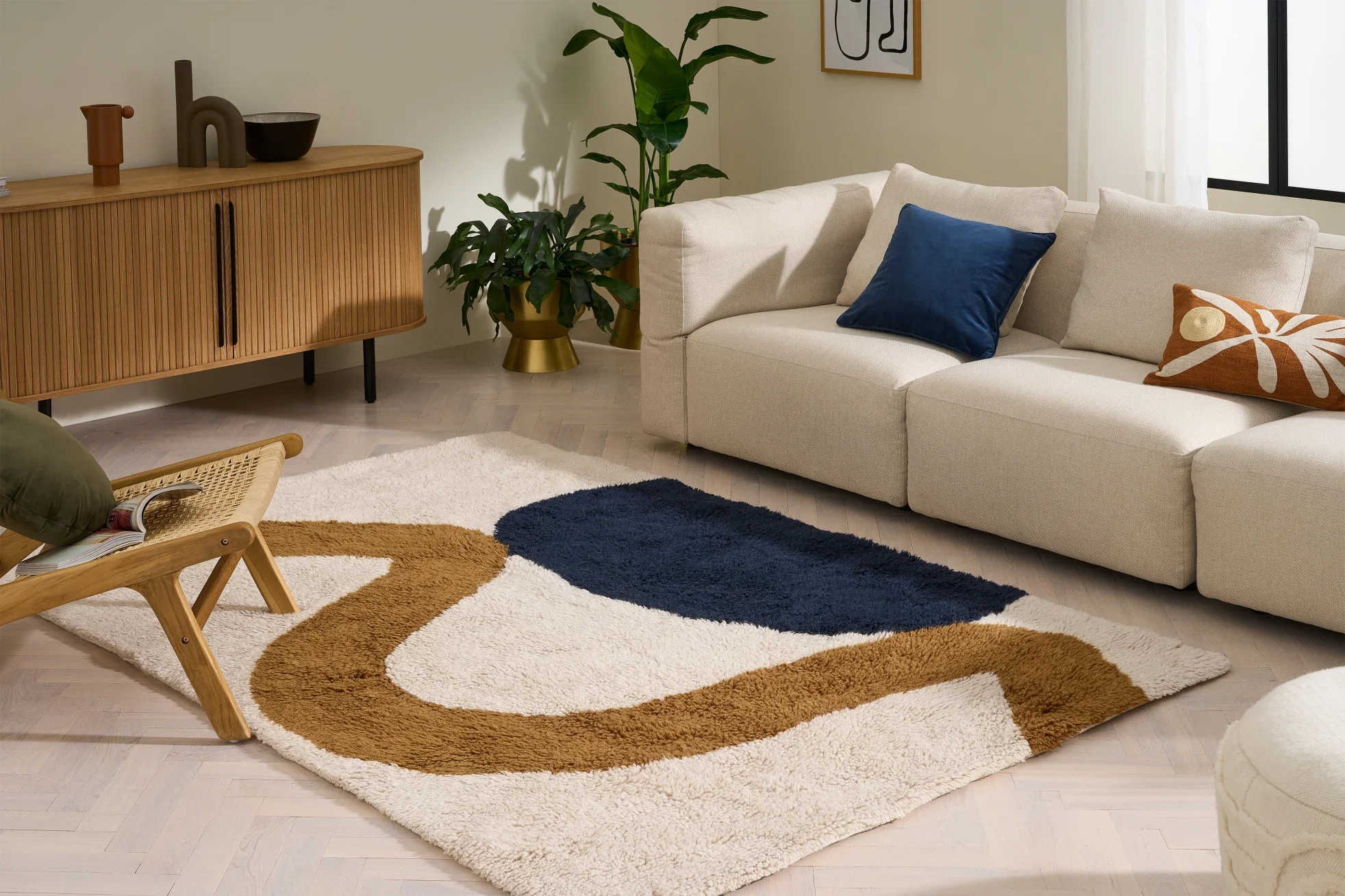 a86f82f47402746ba64725a21563f7d2d05f171f_RUGASA001BLU_UK_Asa_Shaggy_Wool_Rug_160x230cm_Navy_Blue_Cumin_Gold_ar3_2_LB02_LS.webp