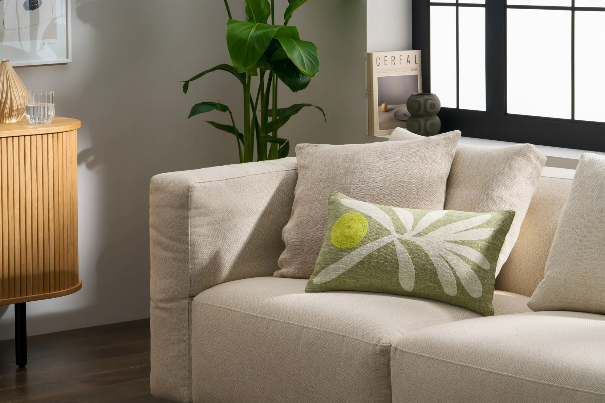 53ac7eb0d88eedc938d506e7e6a0813046eea7f1_CUSKOR001GRE_UK_Kornelia_Embroidered_Cotton_Linen_Cushion_35x50cm_Green_ar3_2_LB02_LS-2.jpg