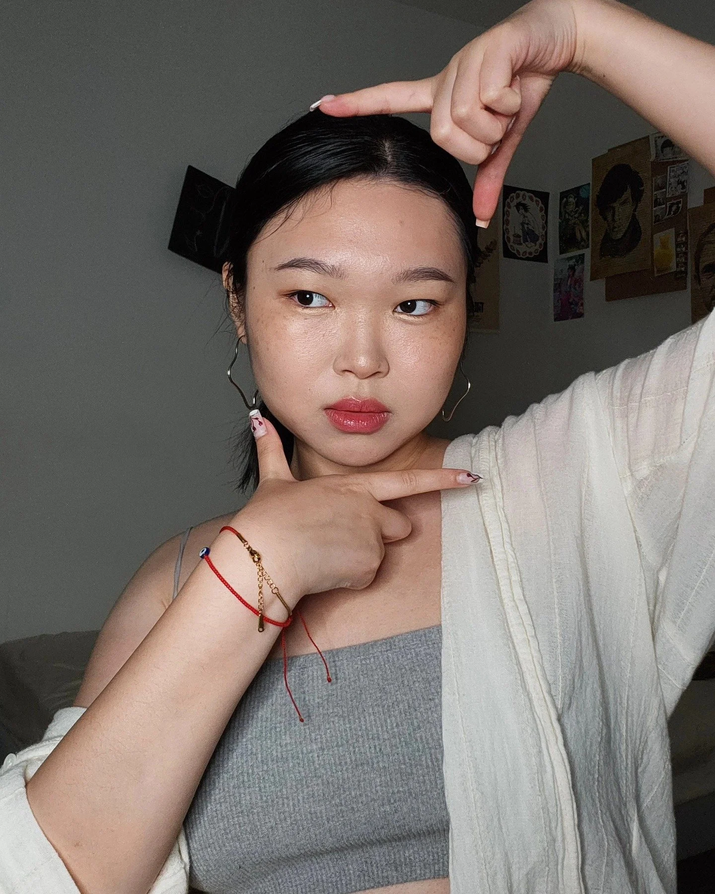 messy room，clear skin &sup2;:&sup3;⁰ᵃᵐ