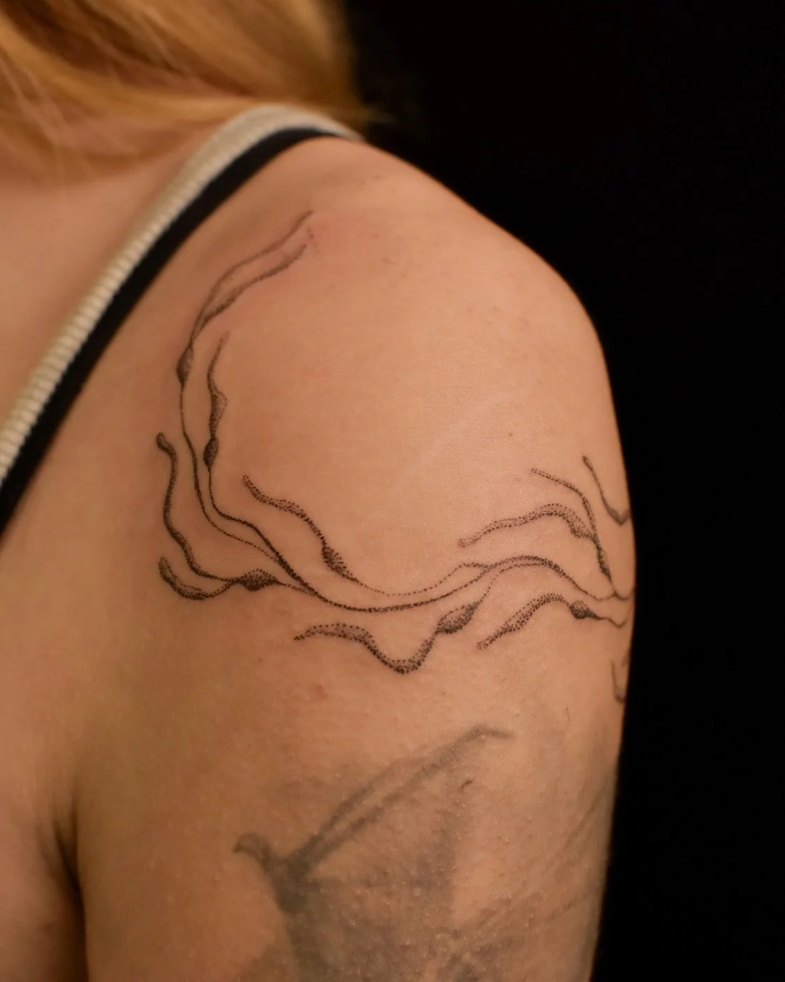 Kelp tattoo on my sister! @natal1e.jones

Excited to incorporate the dot work into some of my future tattoo designs! 

Done @rebelmusetattoo 

#kelptattoo #dotworktattoo #organictattoo