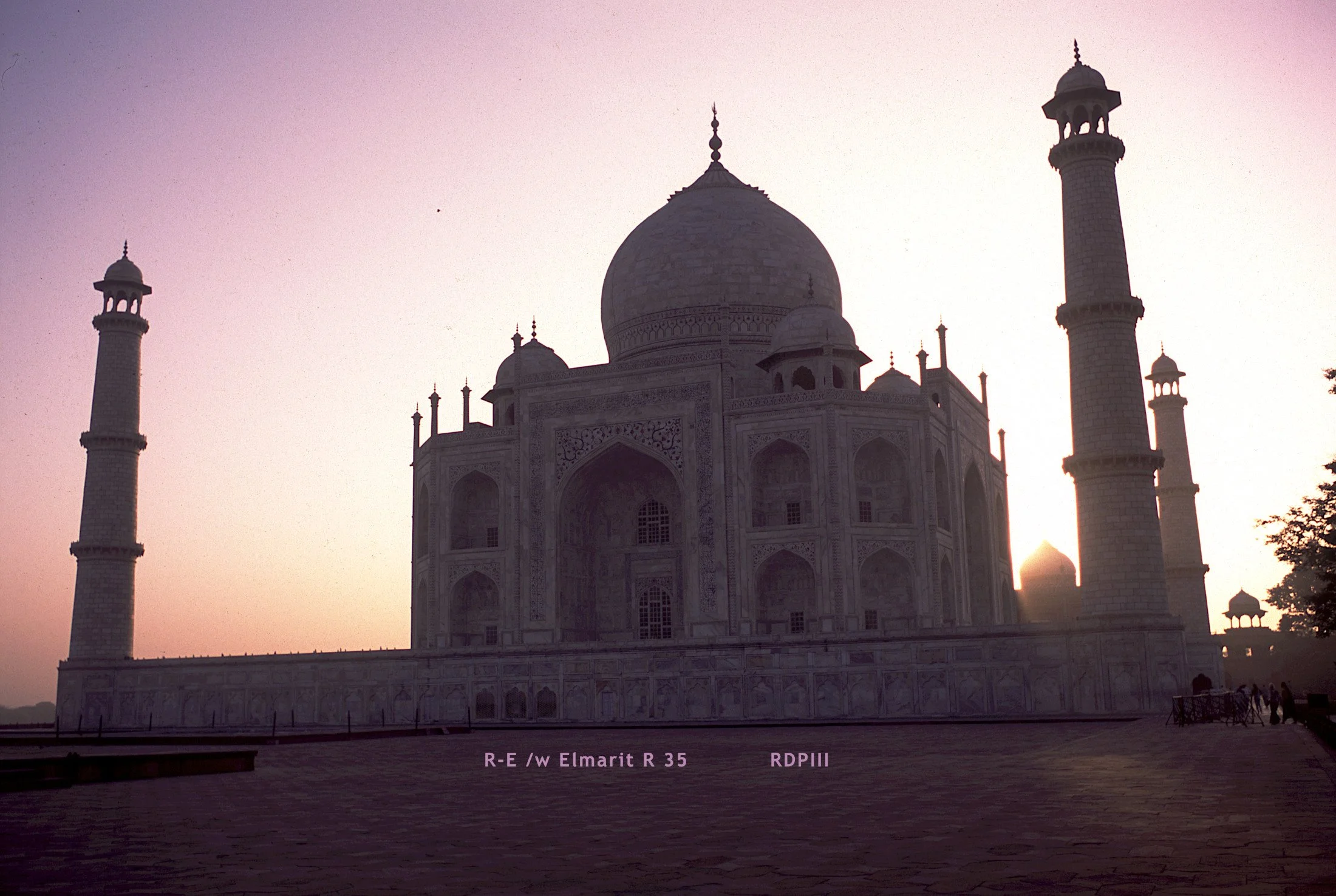 Agra_18_TajMahalSilhoutte.jpg