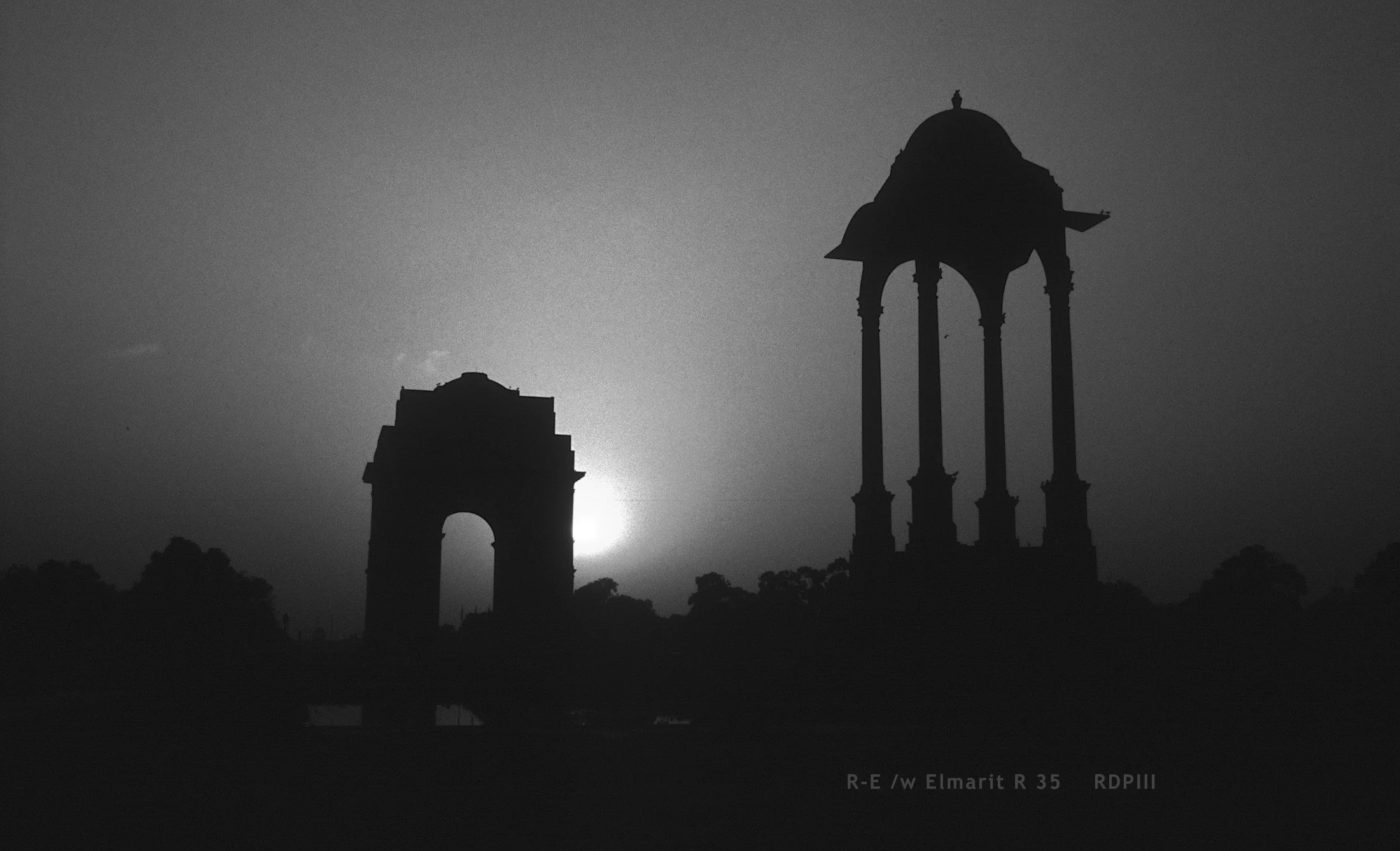 New Delhi_02_IndiaGate_BW.jpg