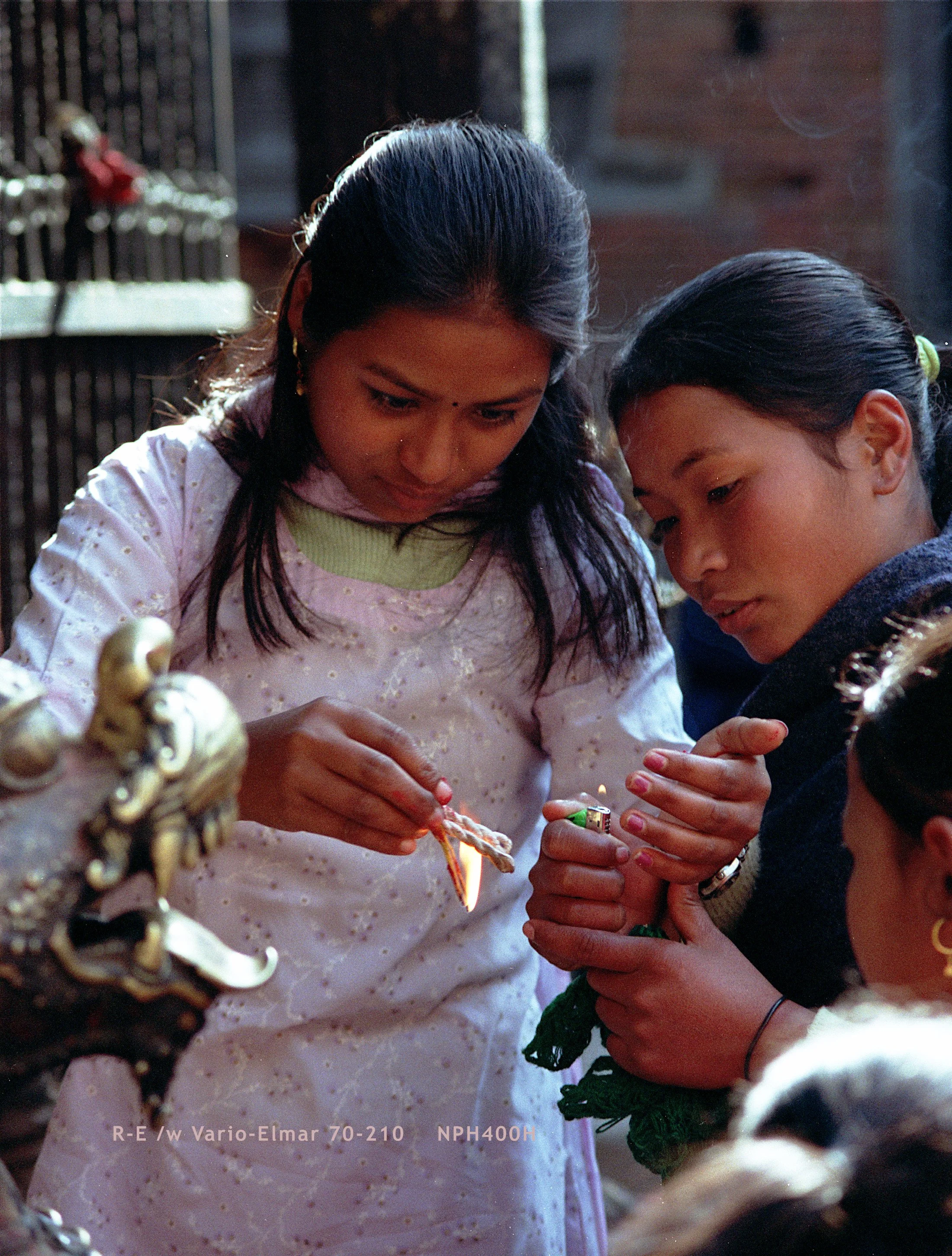 Kathmandu_Gals(24bit).jpg