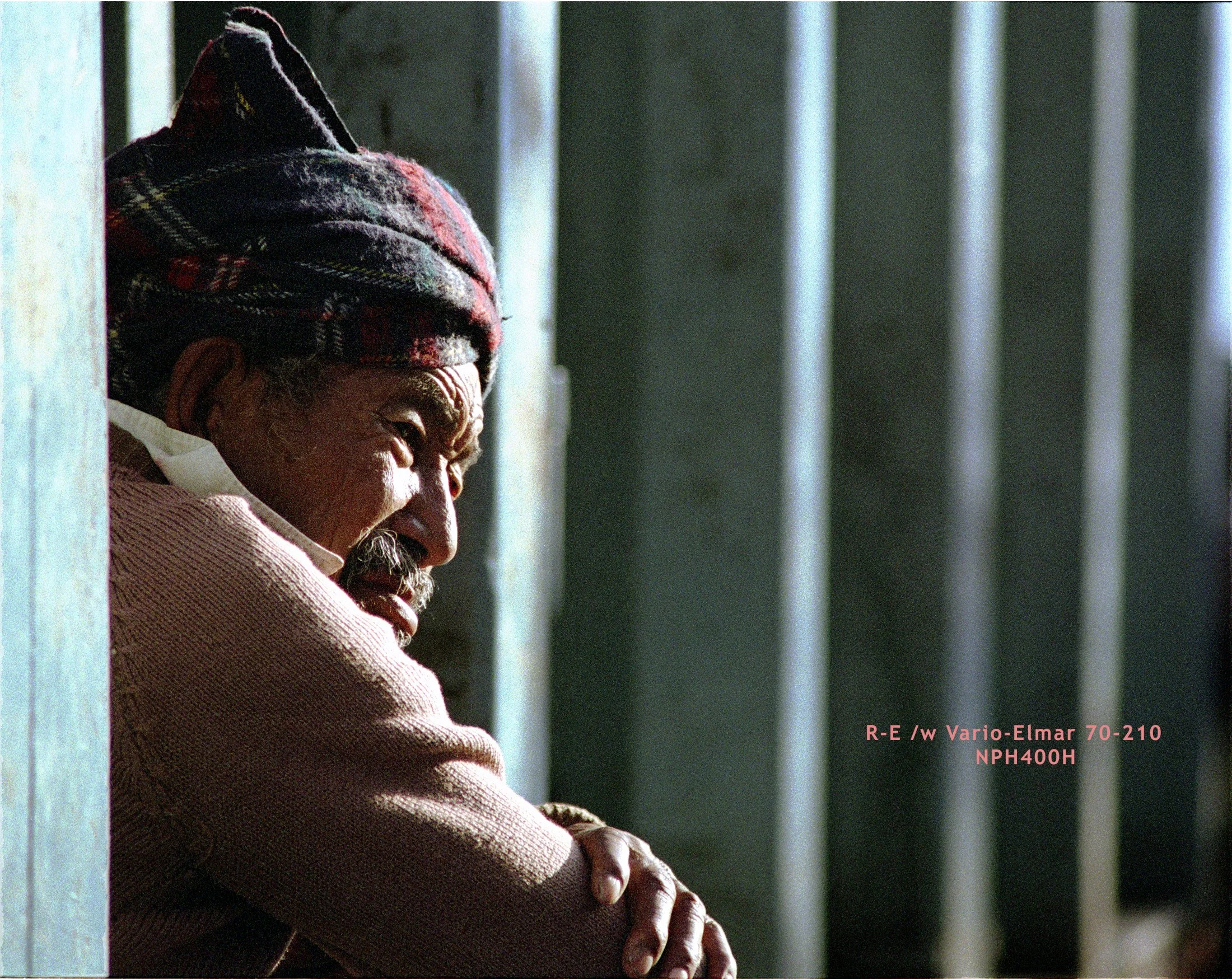 Kathmandu_Oldman02(24bit cleandust).jpg