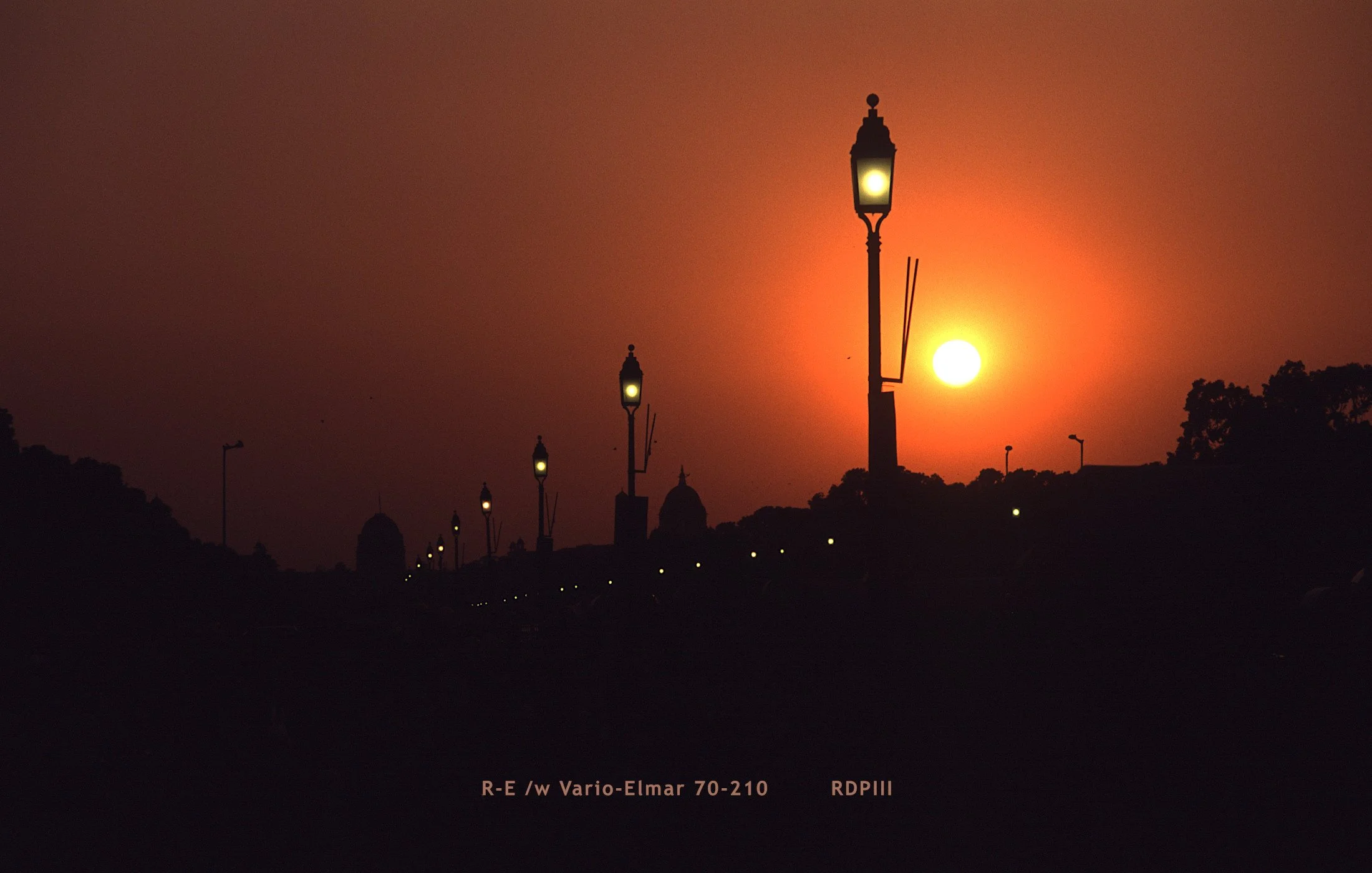 New Delhi_IndiaGate_04_sunset.jpg