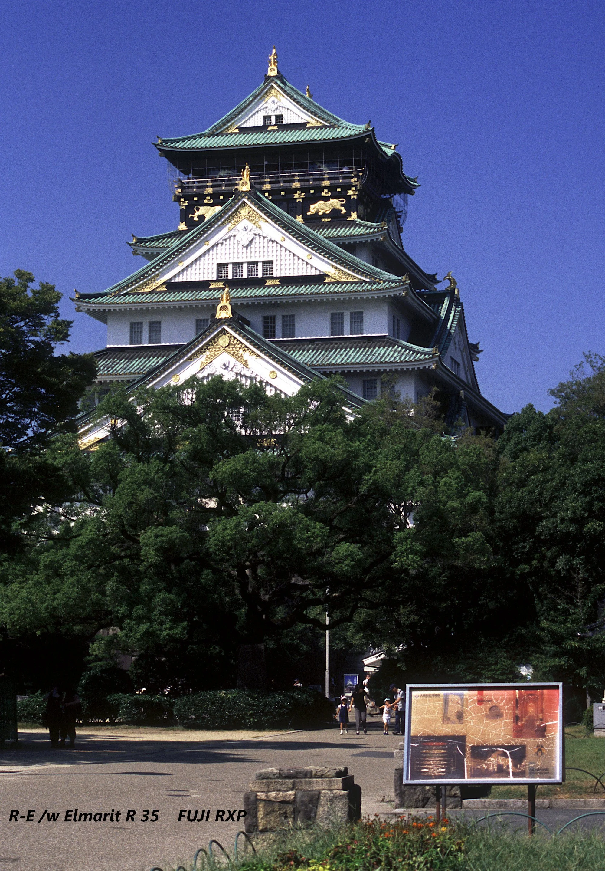 15_Osaka Jo_castle.jpg