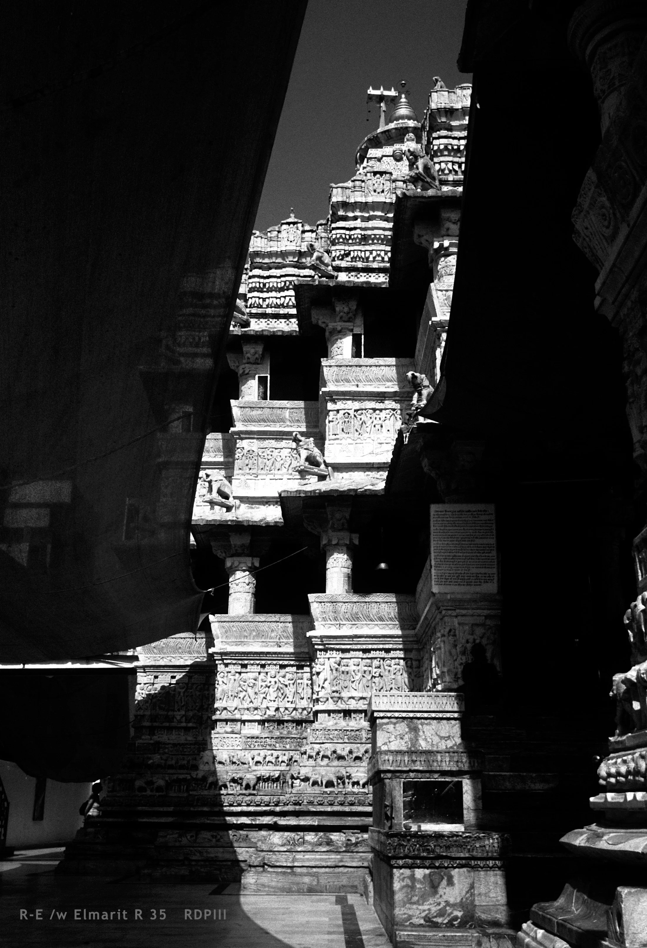 Udaipur_25_JamaMasjidUdaipur_BW.jpg