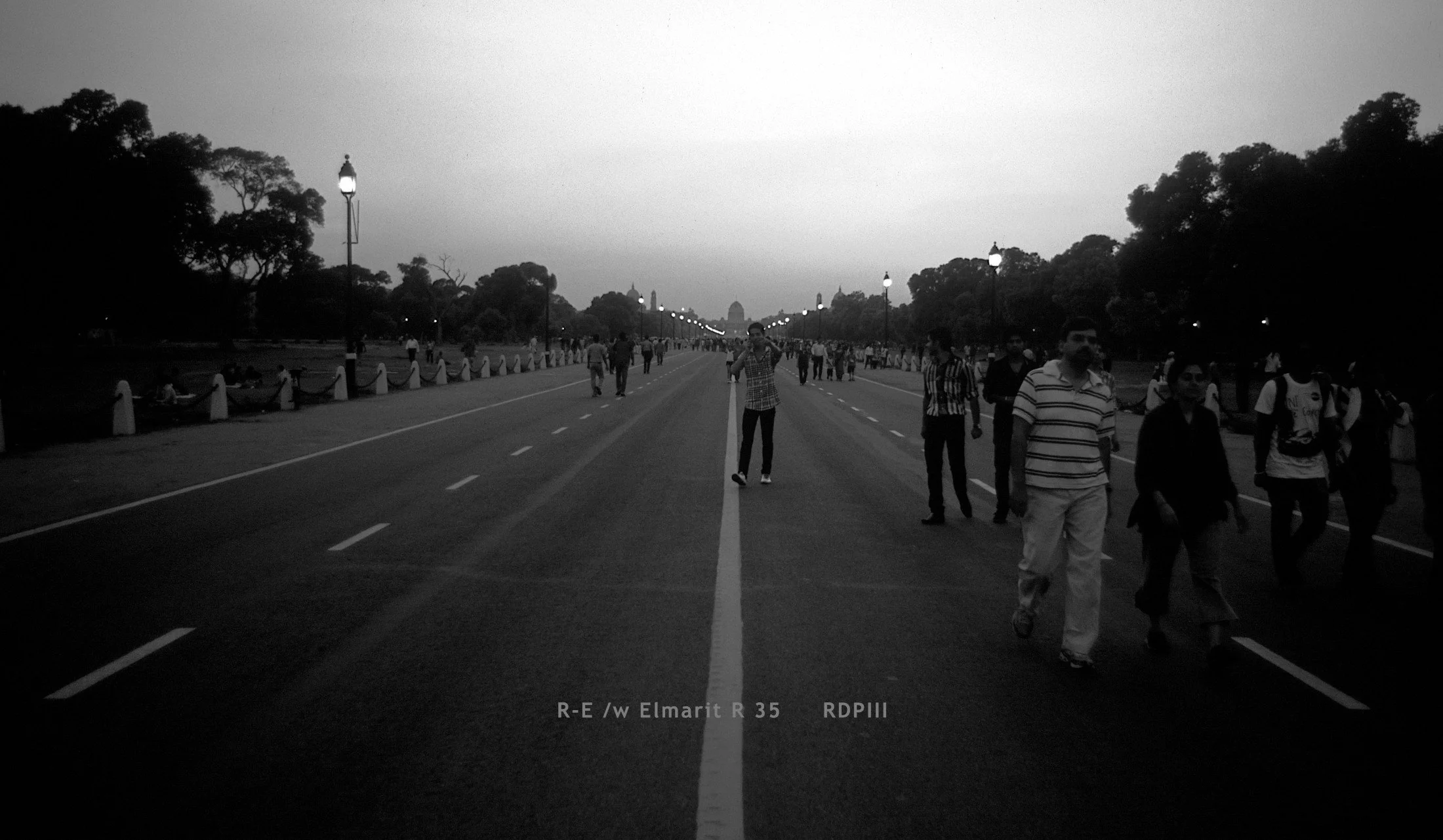 New Delhi_IndiaGate_09_sunset_BW.jpg