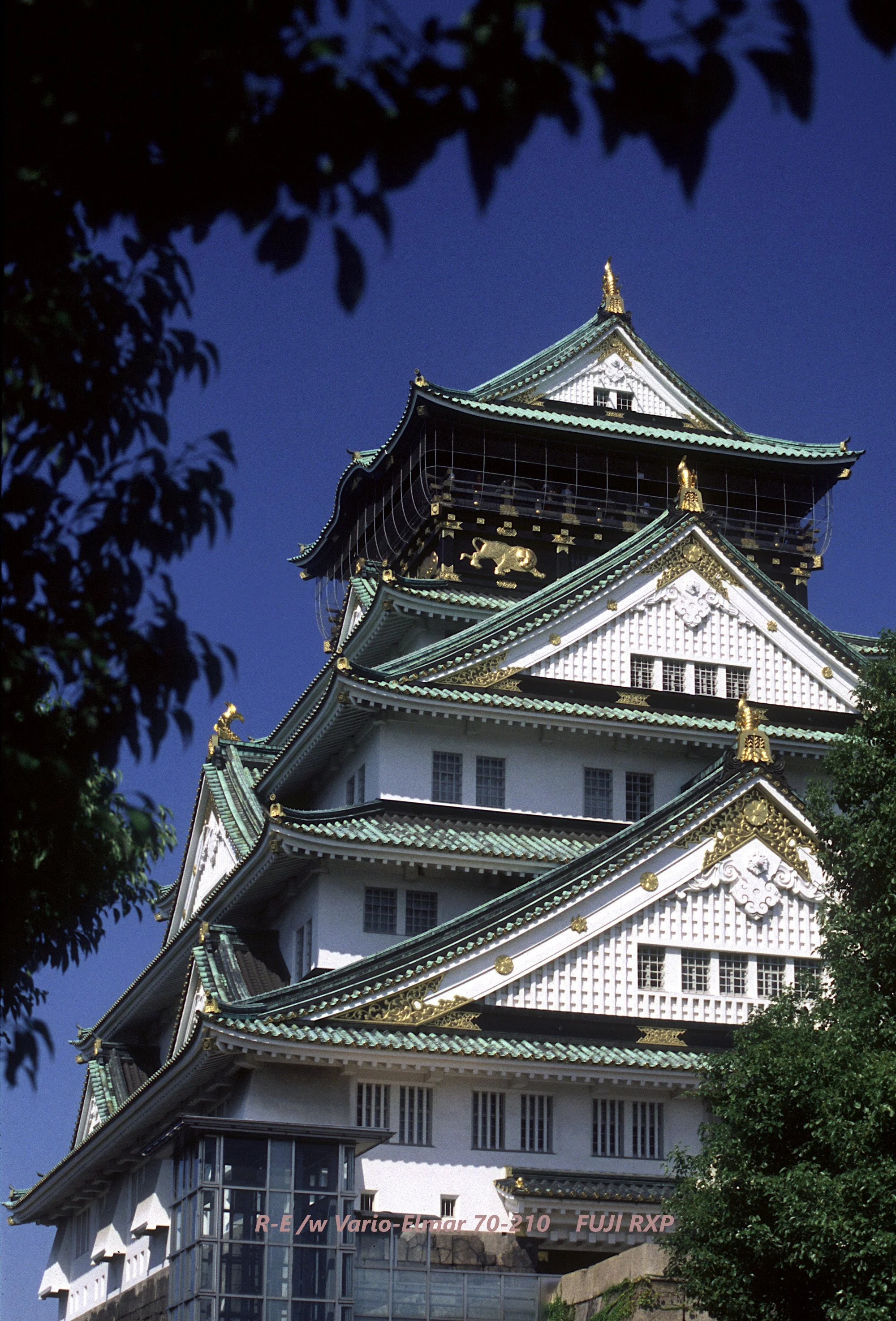 18_Osaka Jo_castle_a.jpg