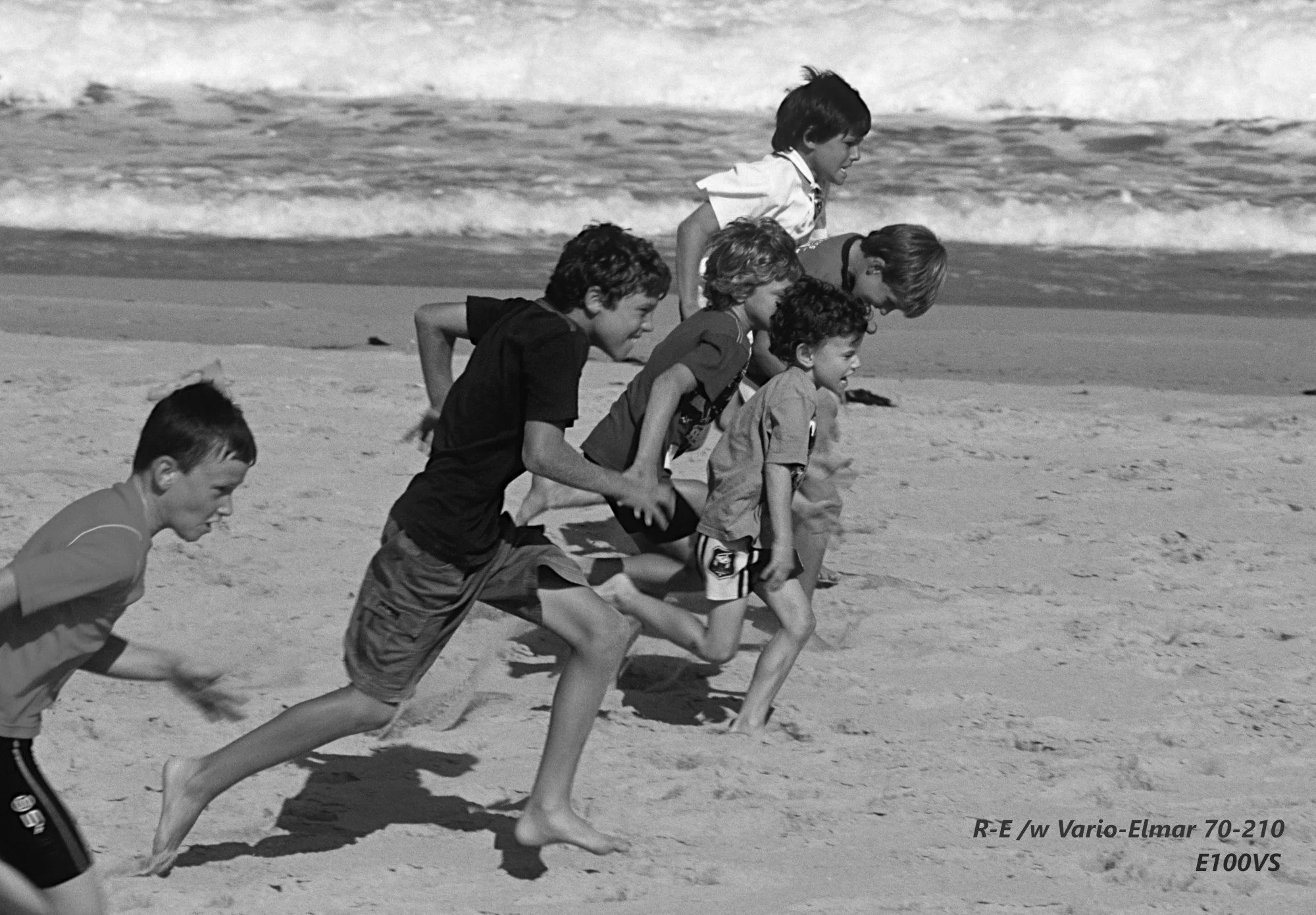 17BW_woolonggongbeach_kidsrun.jpg
