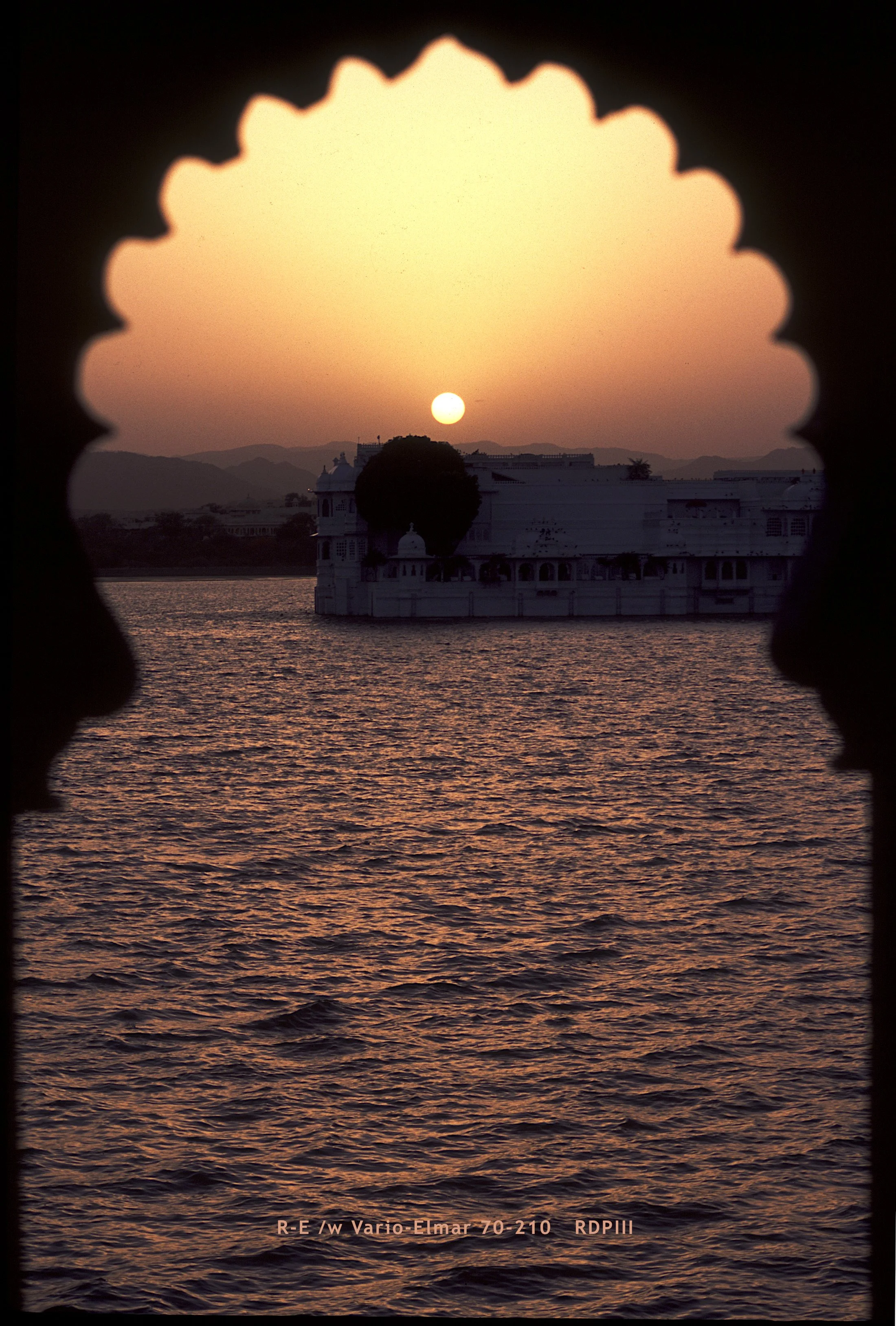 Udaipur_18_Jagmandir Island Palace_Sunset.jpg