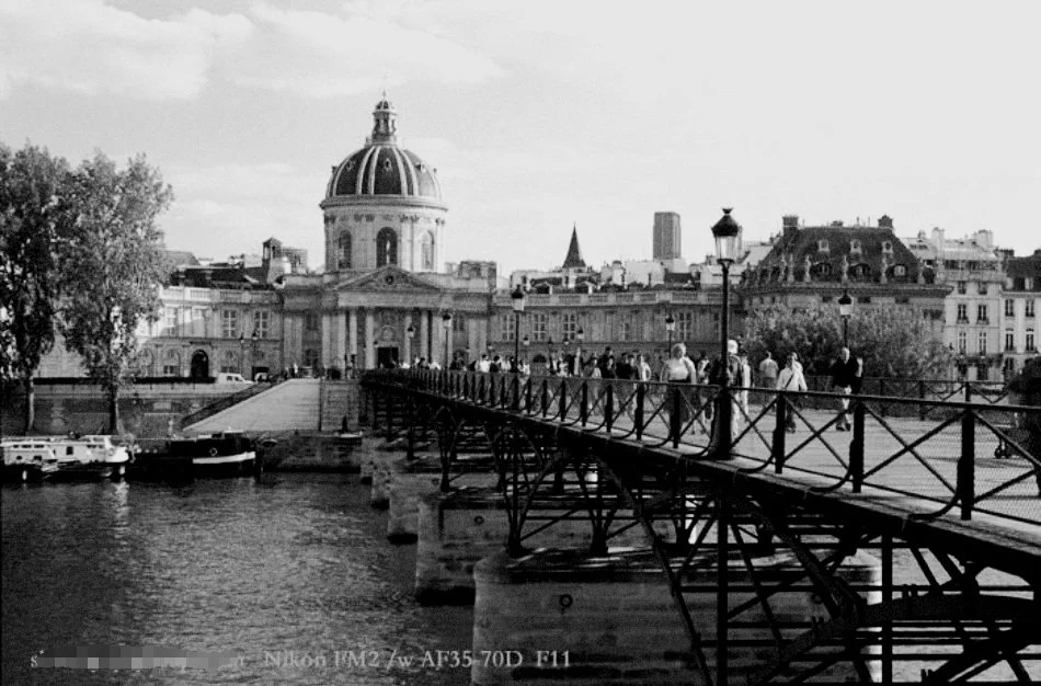 parisbridge02_BW.jpg.jpg