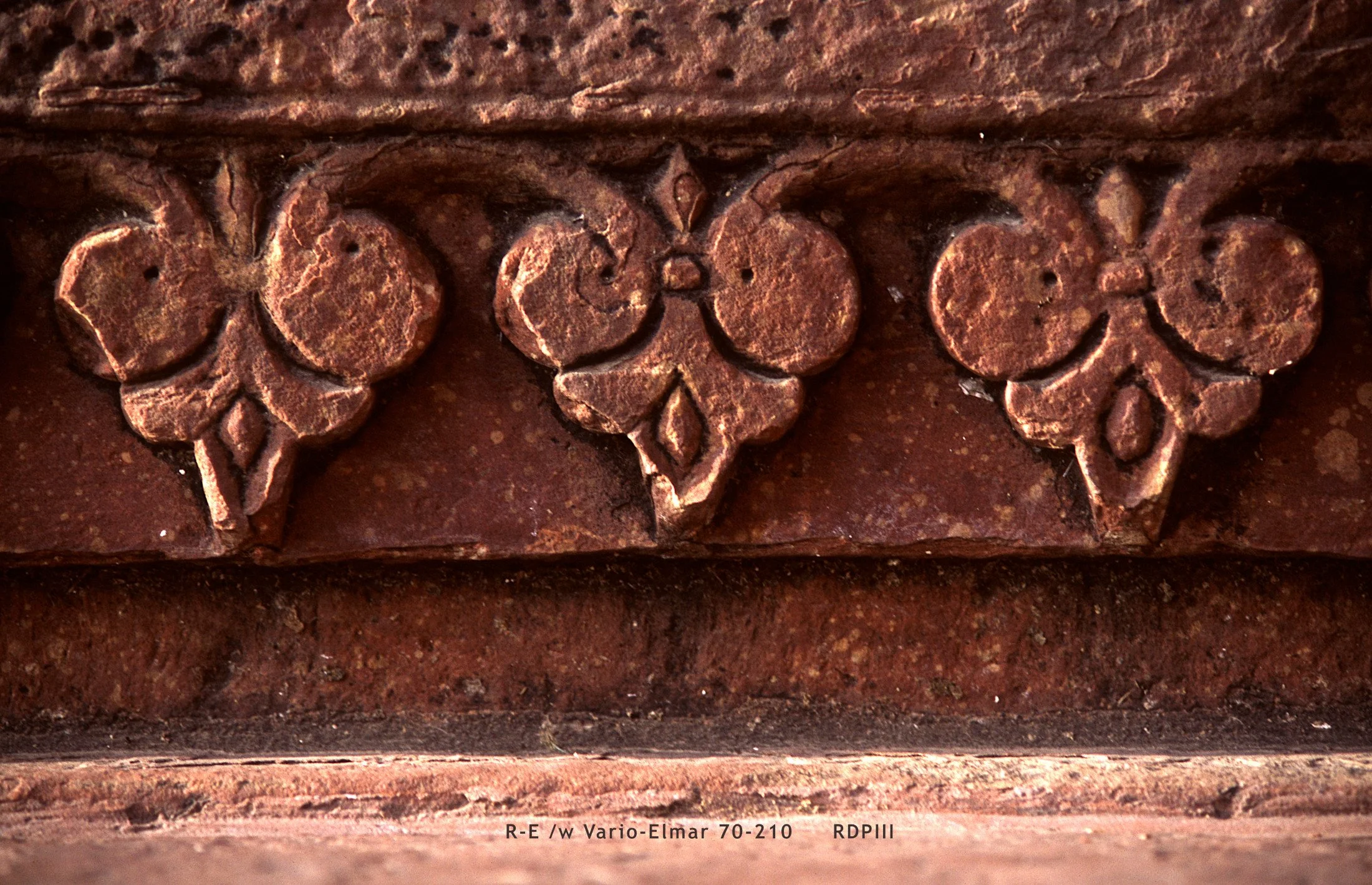 Agra_Taj Mahal_00_marks.jpg