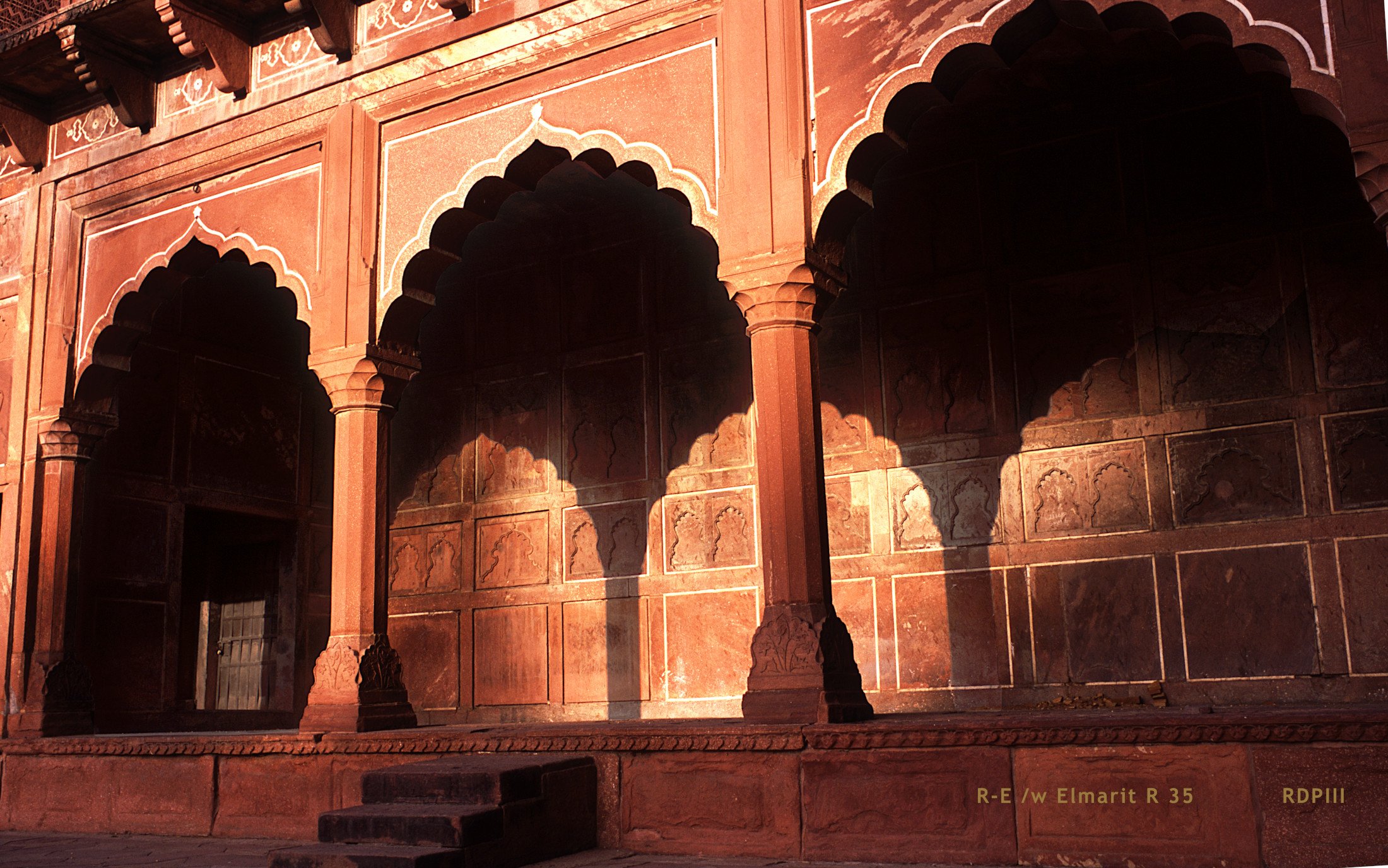 Agra_Taj Mahal_32_arches_4.jpg