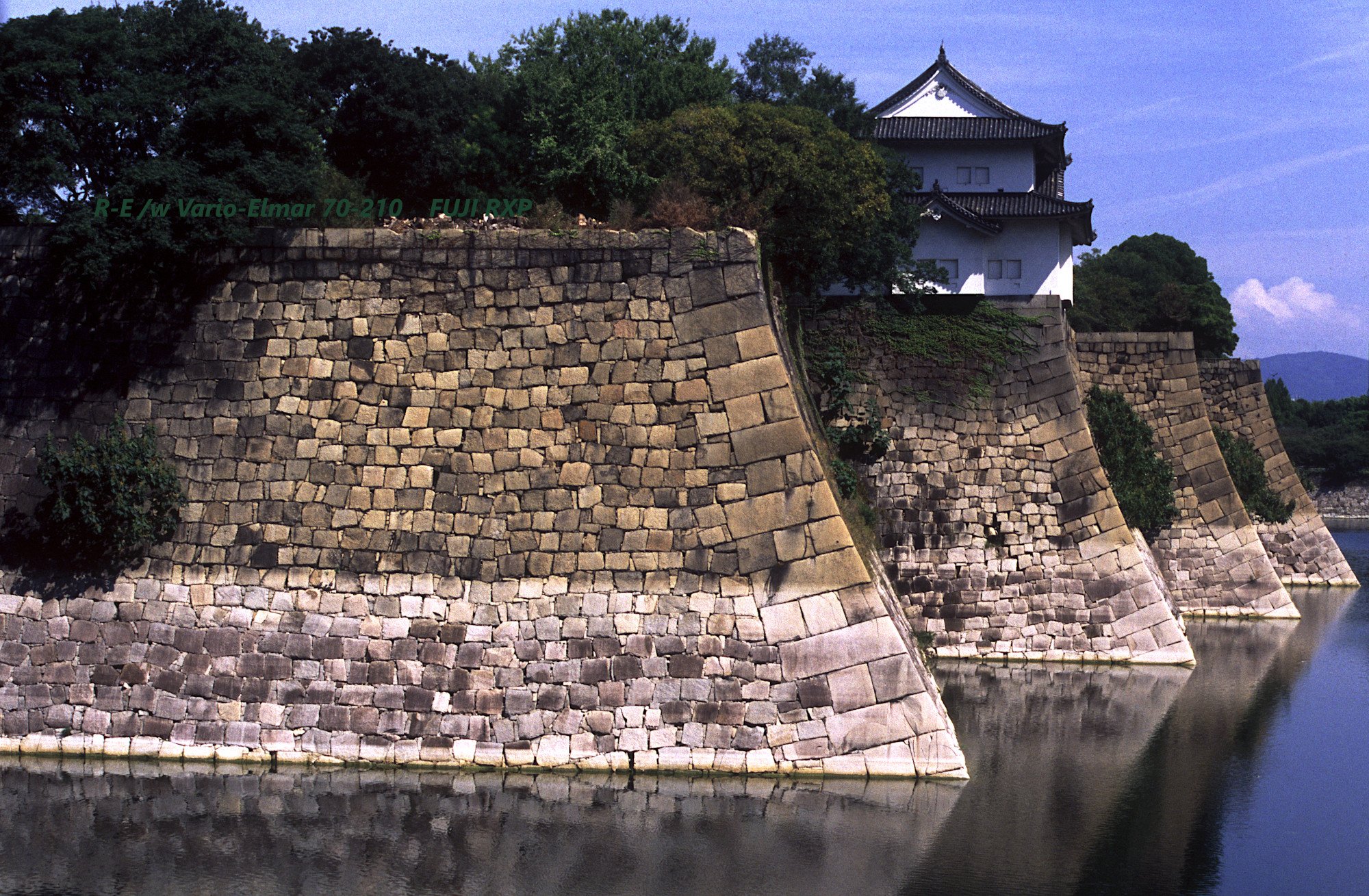 10_Osaka Jo_castle.jpg