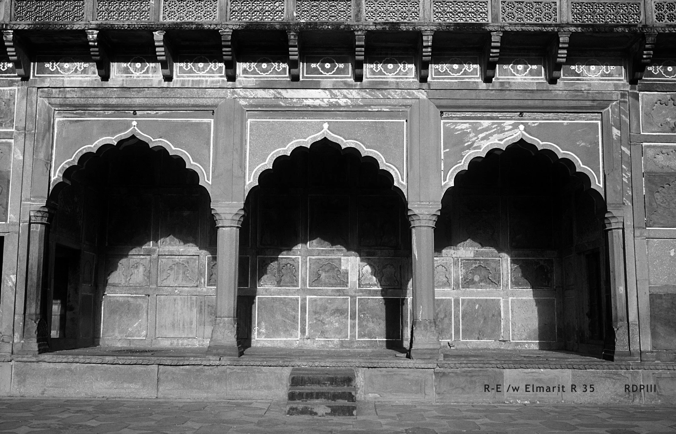 Agra_Taj Mahal_10_arches_3_BW.jpg