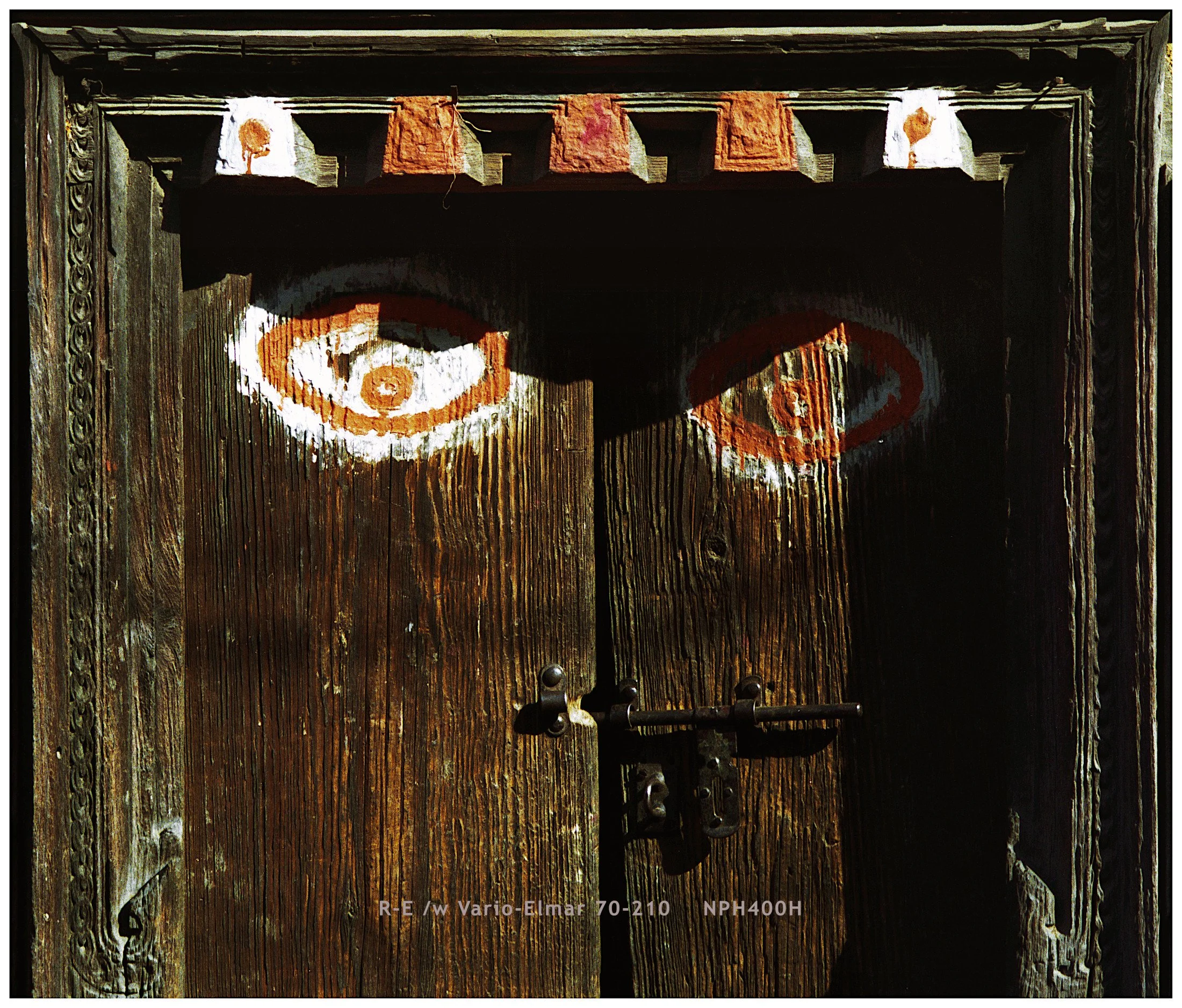 Kathmandu_Door(42bit).jpg