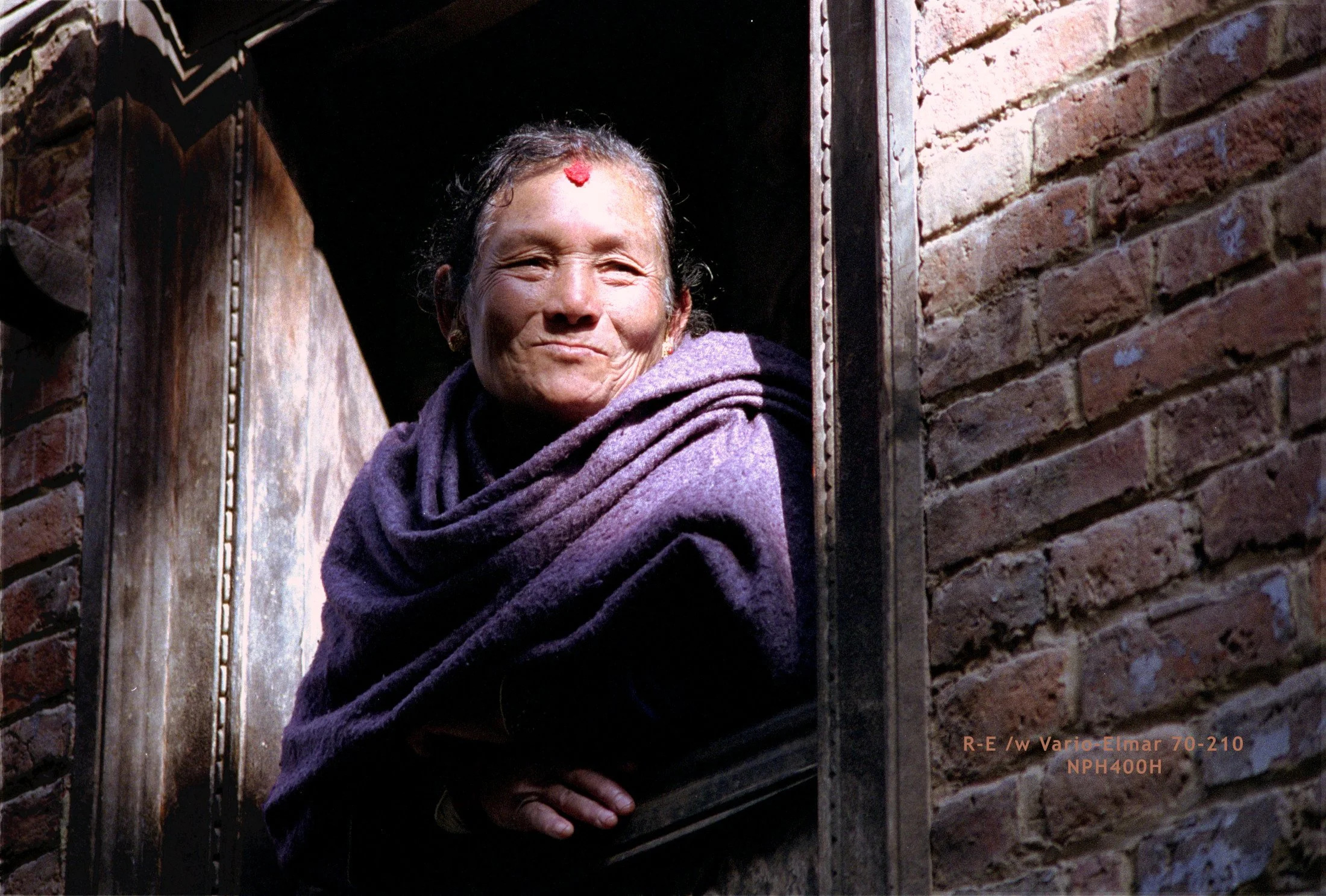 Kathmandu_Oldlady04(42bit).jpg