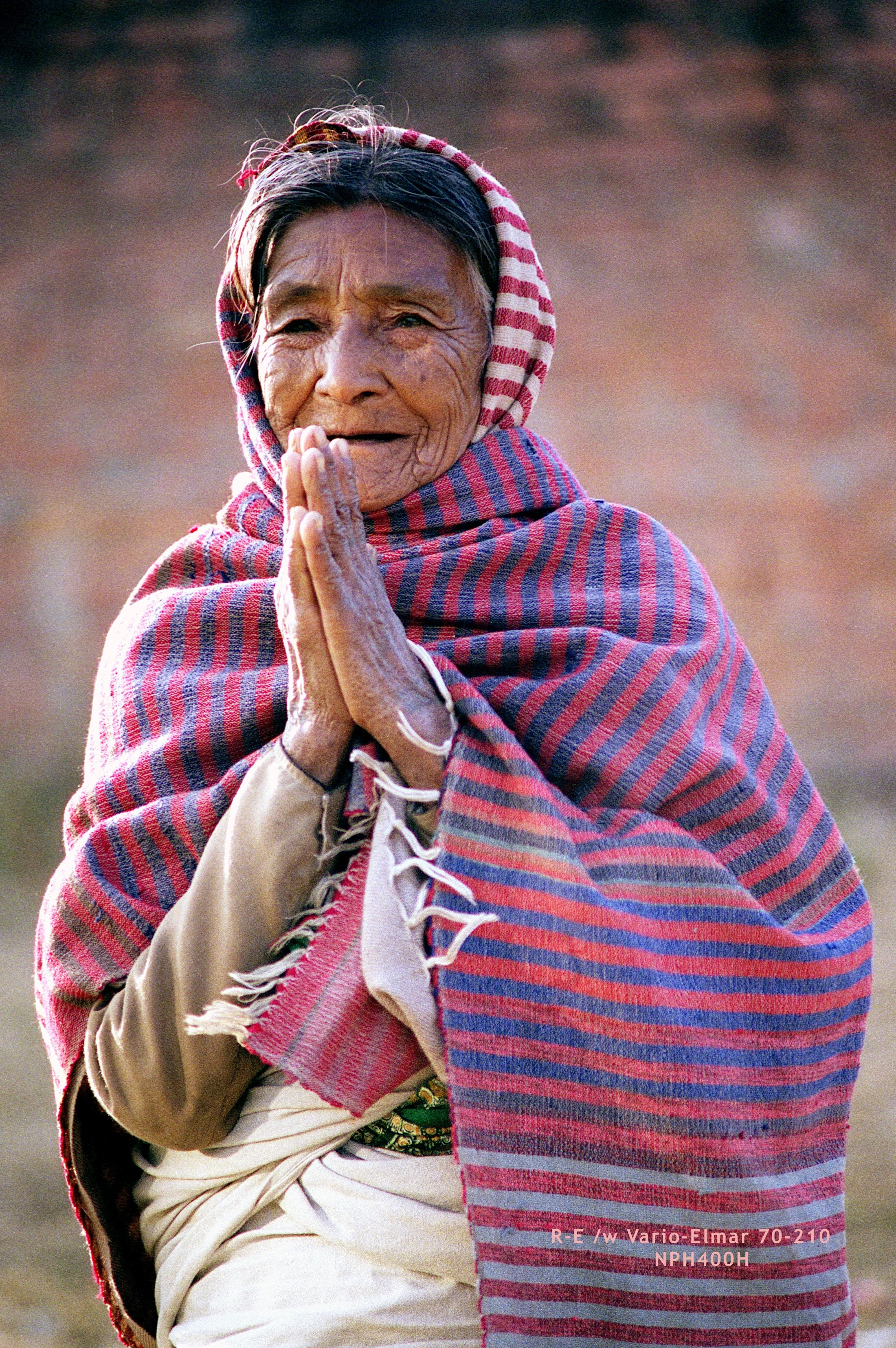 Kathmandu_Oldlady02(24bit clean dust).jpg