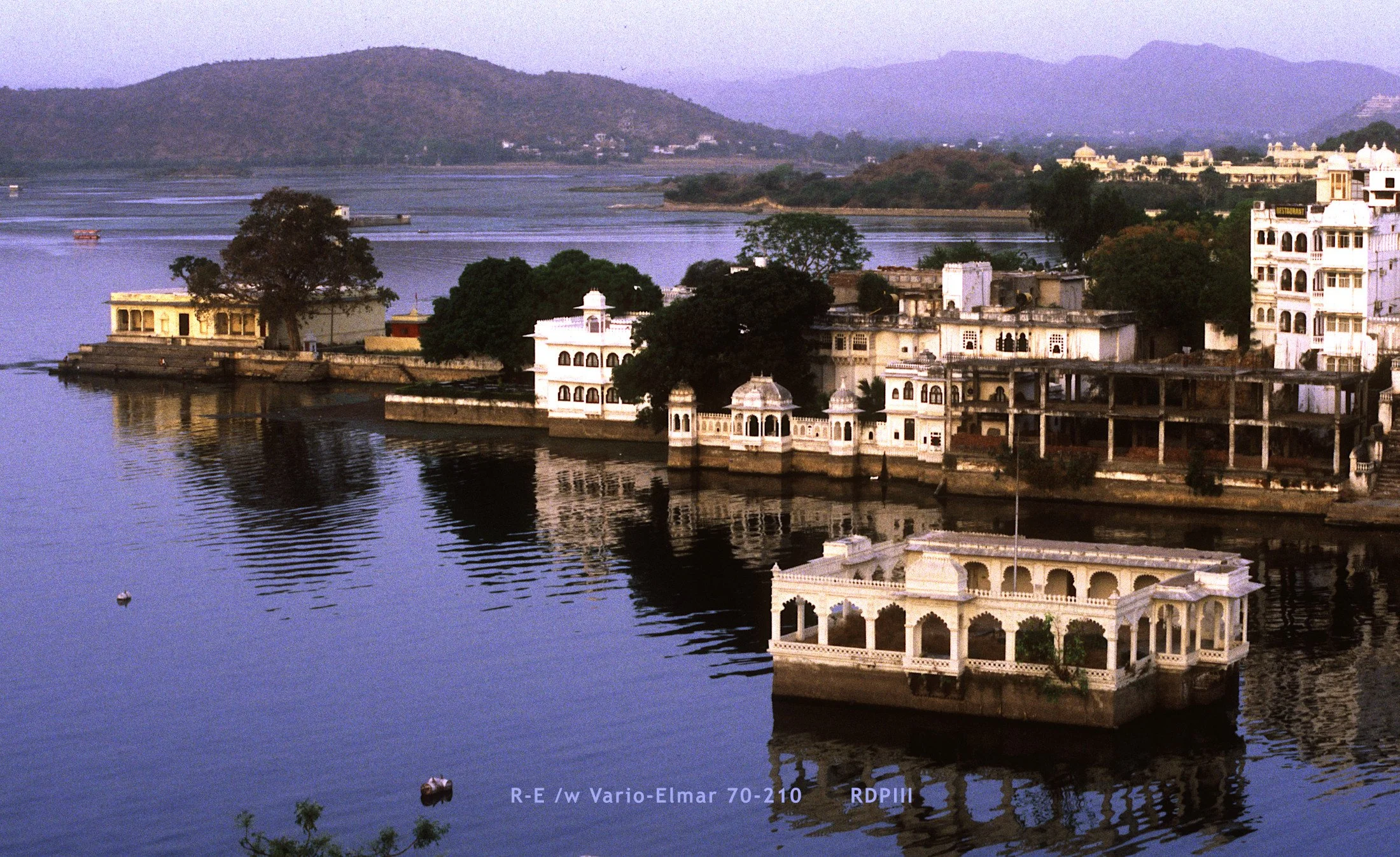 Udaipur_09_UdaipurLake.jpg