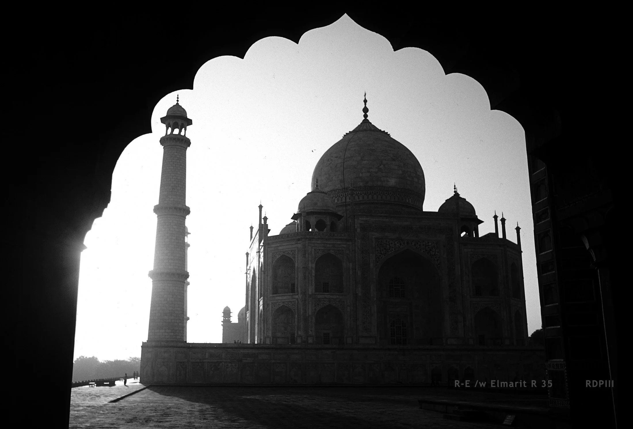Agra_Taj Mahal_09_TajMahalSilhoutte_BW.jpg