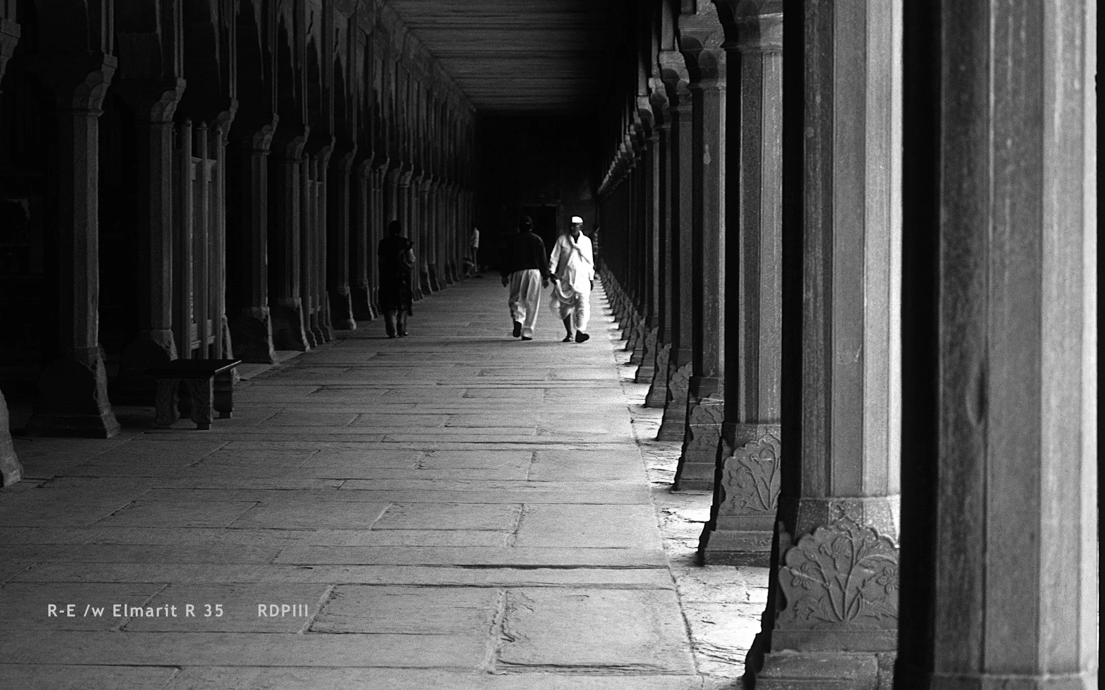 Agra_Taj Mahal_12_corridor_BW.jpg