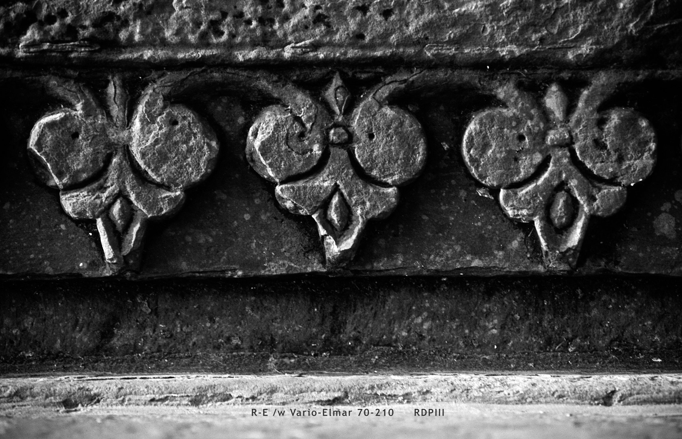 Agra_Taj Mahal_00_marks_BW.jpg