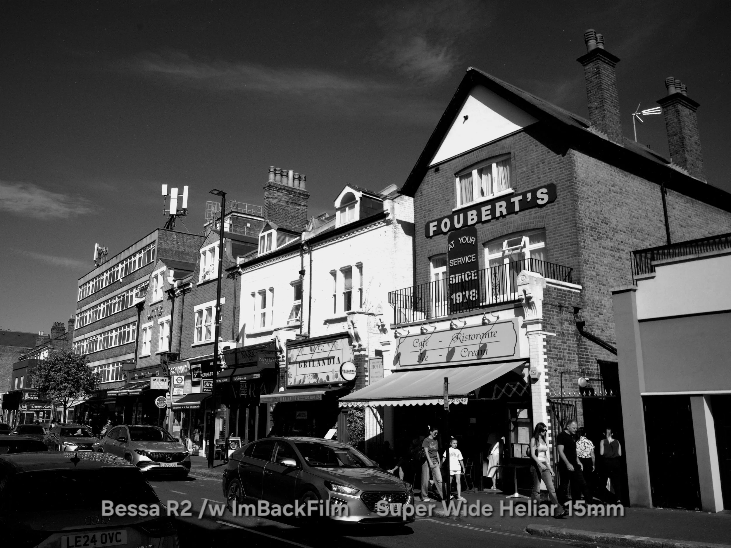 Chiswick_September_01_BW.jpg