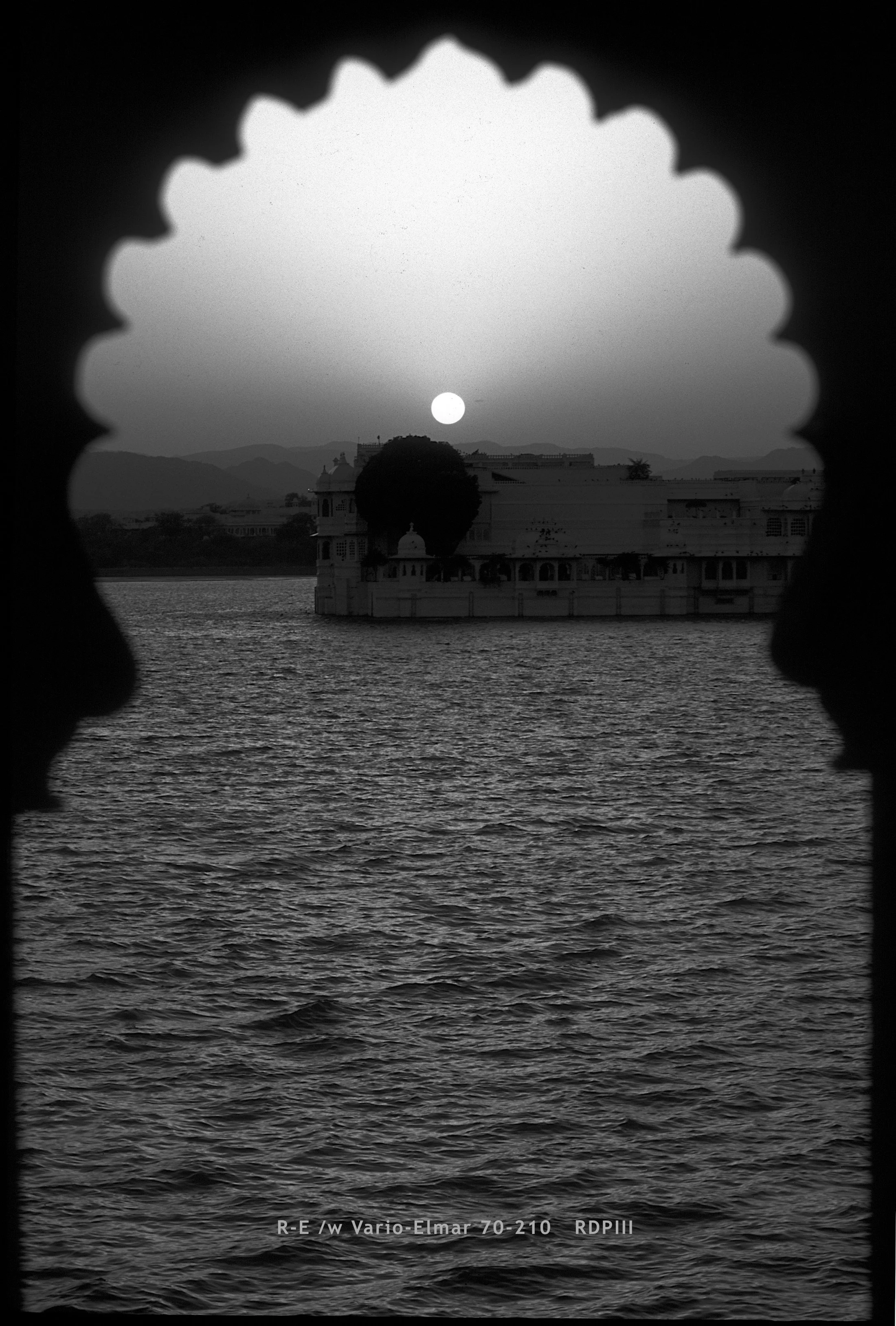 Udaipur_18_Jagmandir Island Palace_Sunset_BW.jpg