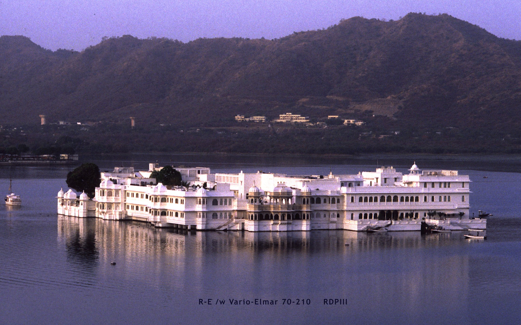 Udaipur_12_Jagmandir Island Palace.jpg