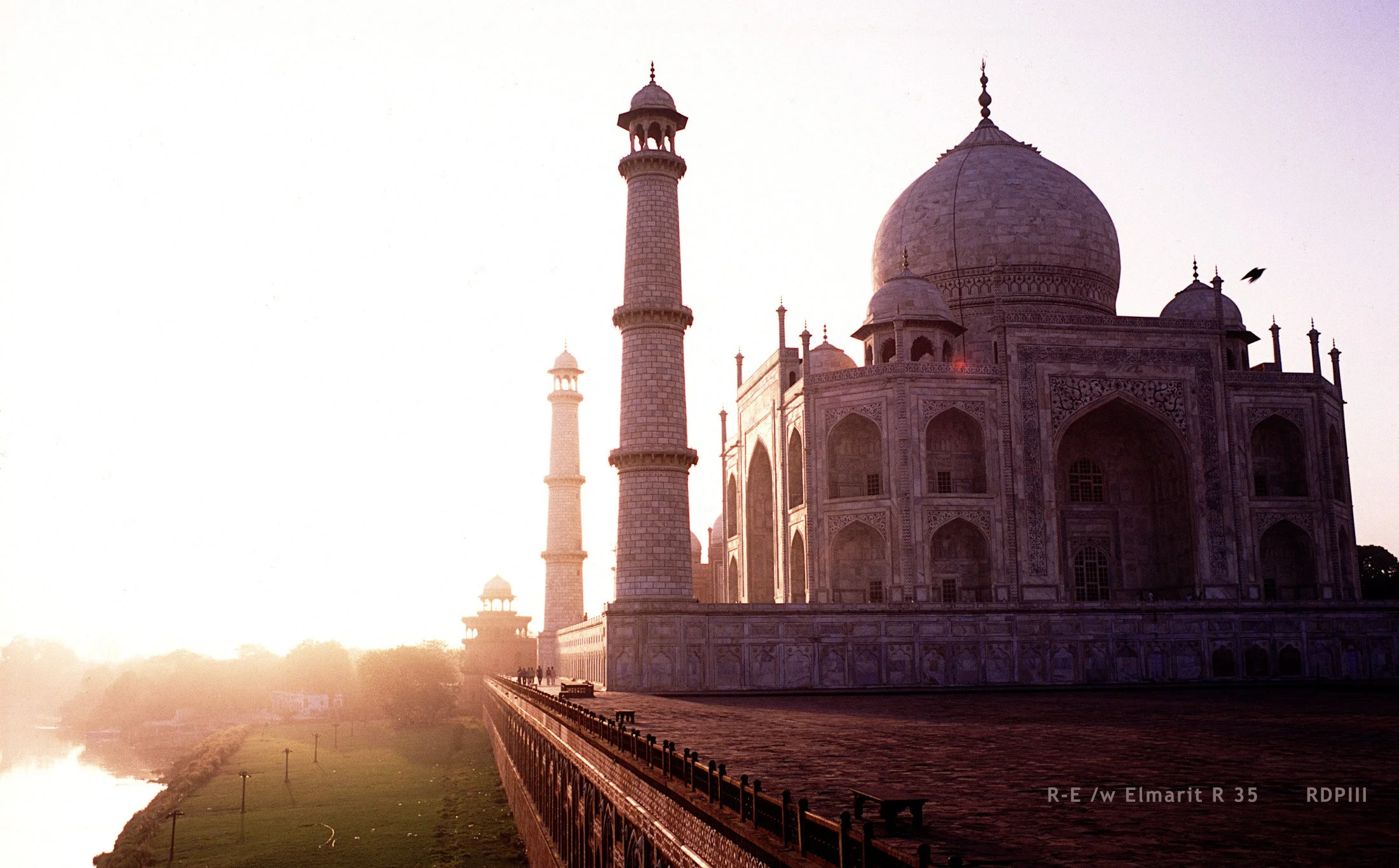 Agra_32_TajMahalSilhoutte.jpg