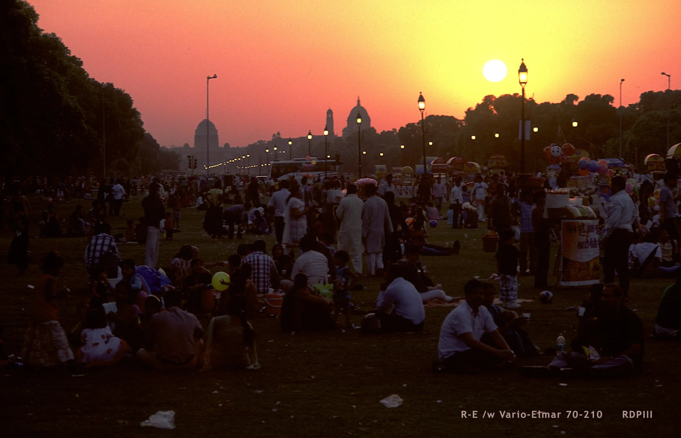 New Delhi_IndiaGate_05_sunset.jpg