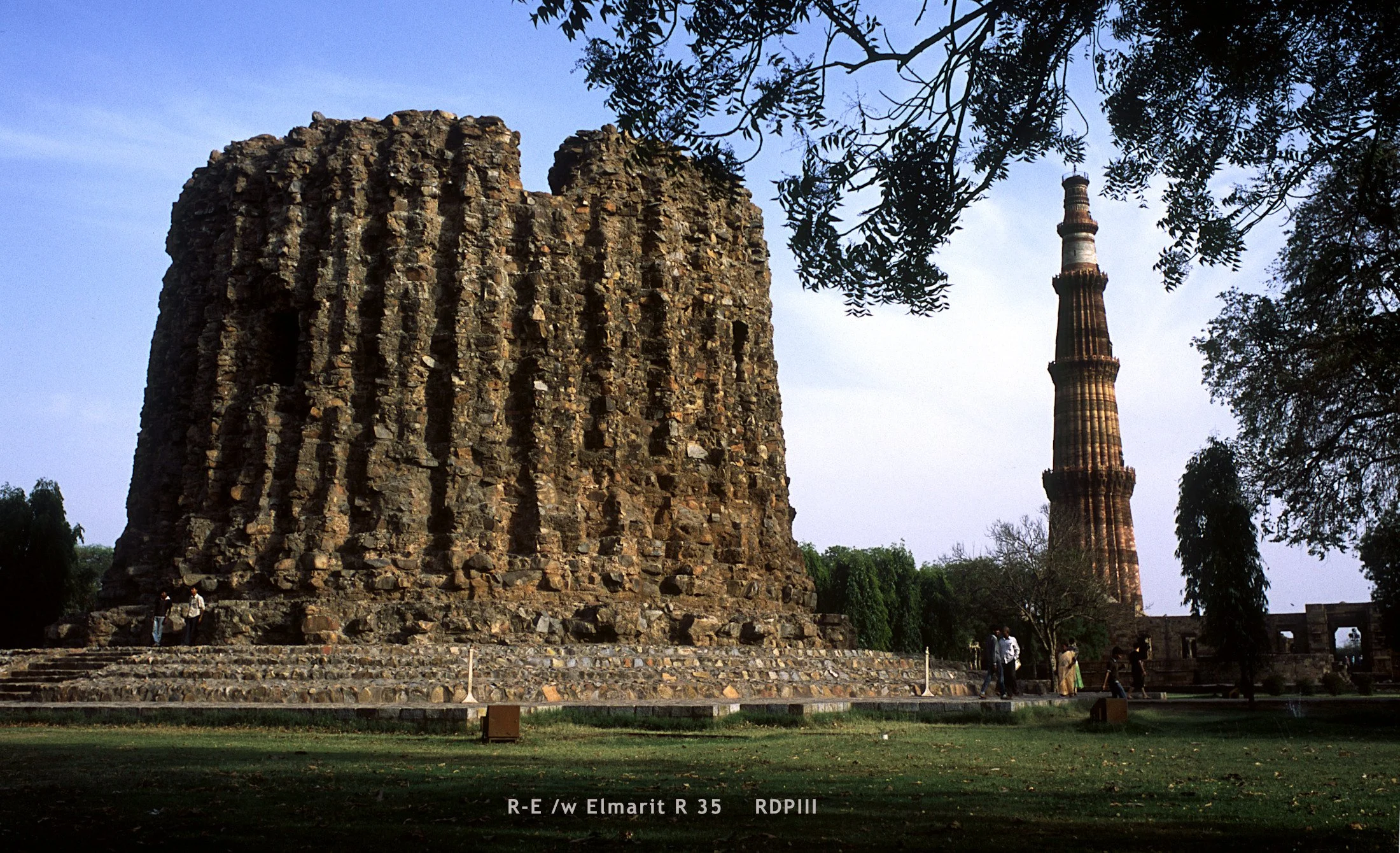 New Delhi_Qutb Minar_04_tower.jpg