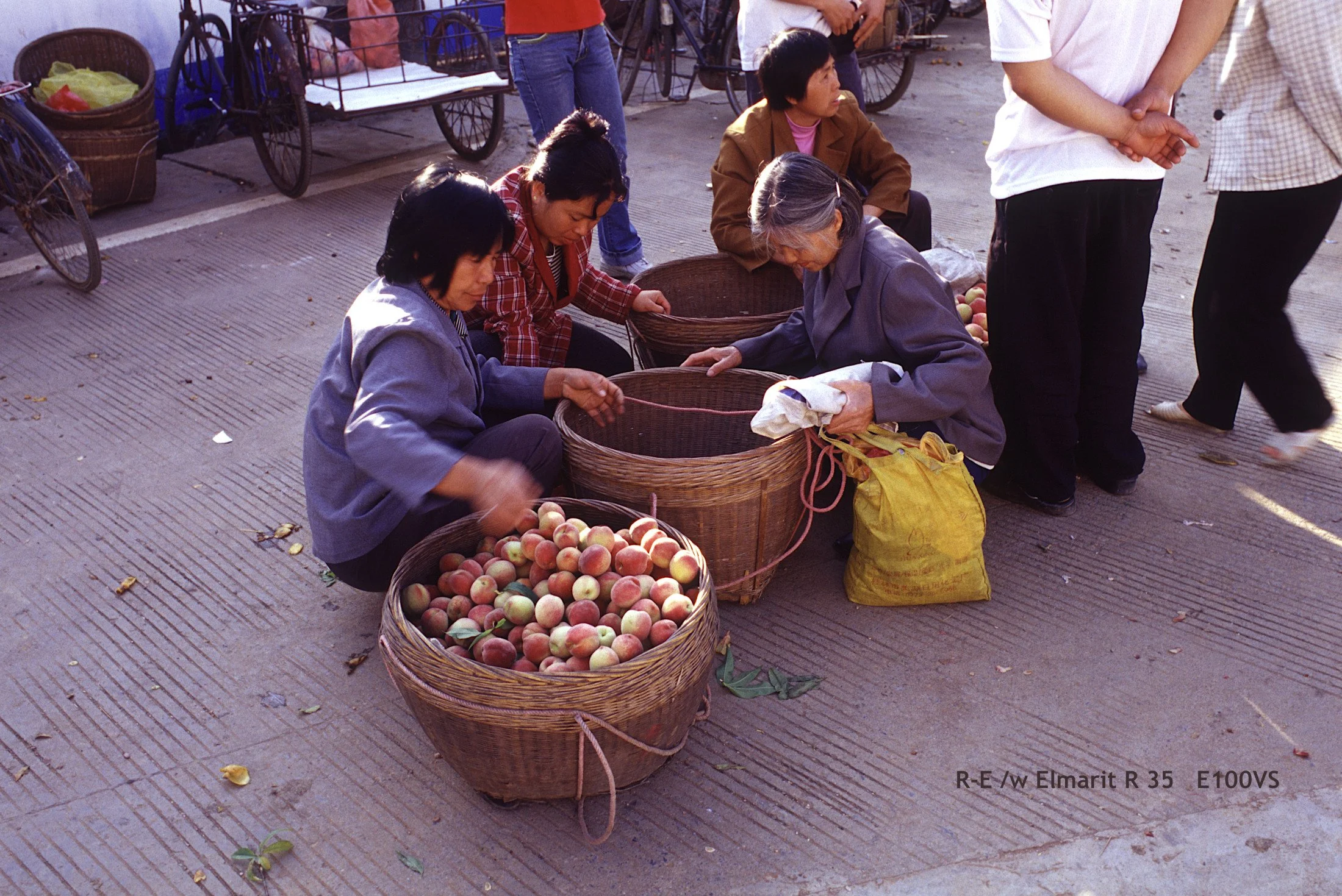 24_GuangXi YangShou_hawkers.jpg