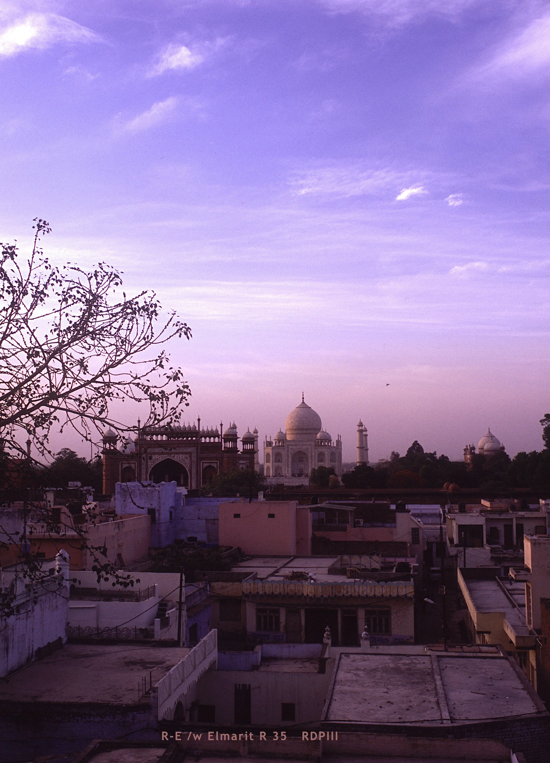 Agra_09_TajMahalDust.jpg