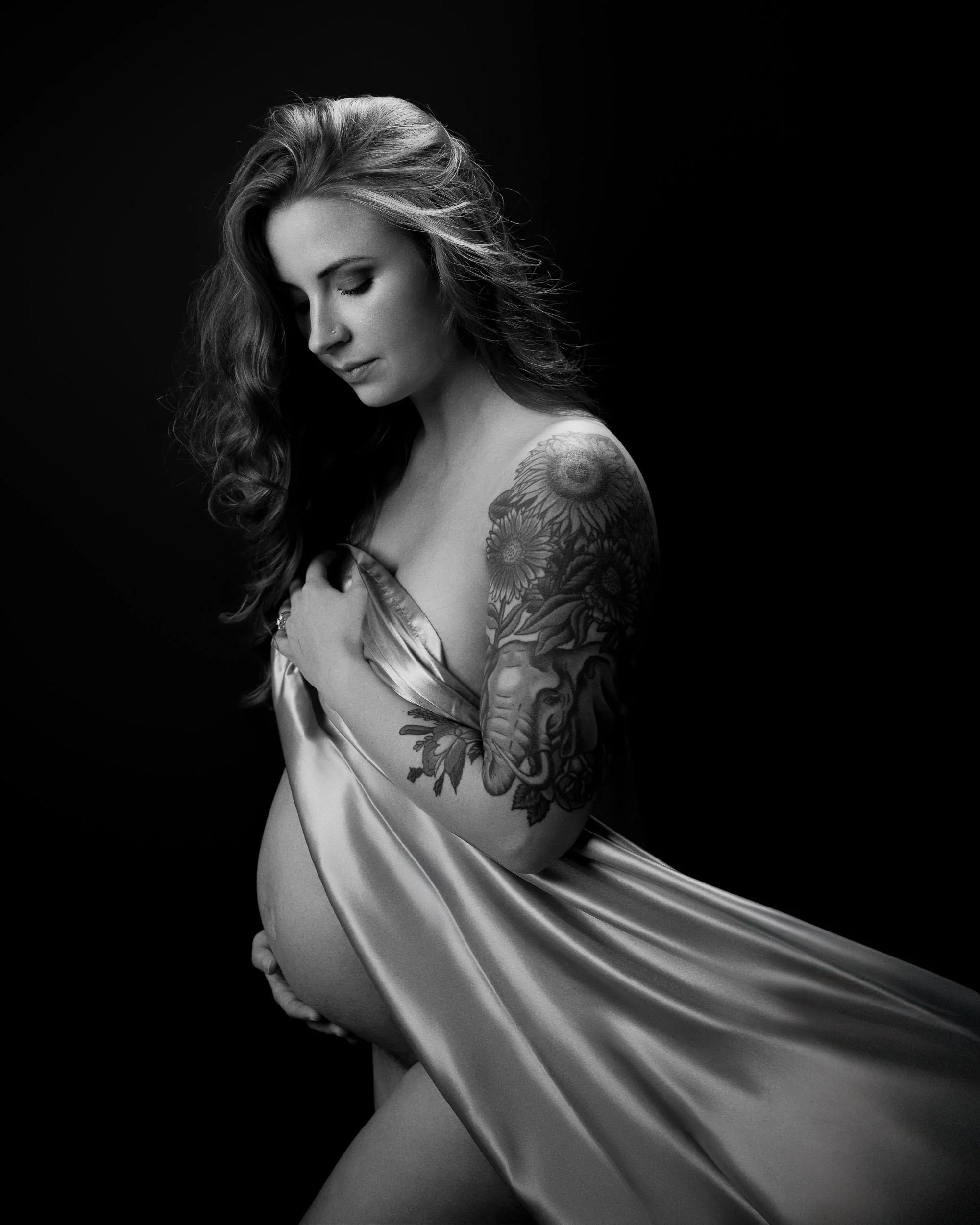 Celebrating Motherhood: Your Guide to Maternity Boudoir Photography