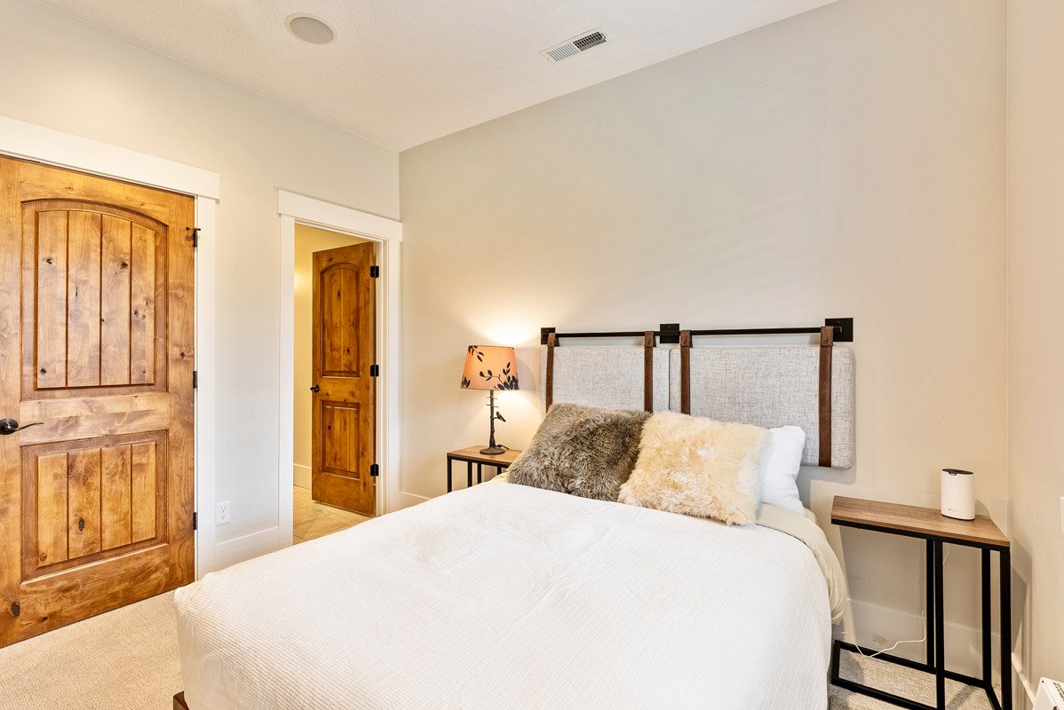 32 - 13404 Alexis Drive.jpg