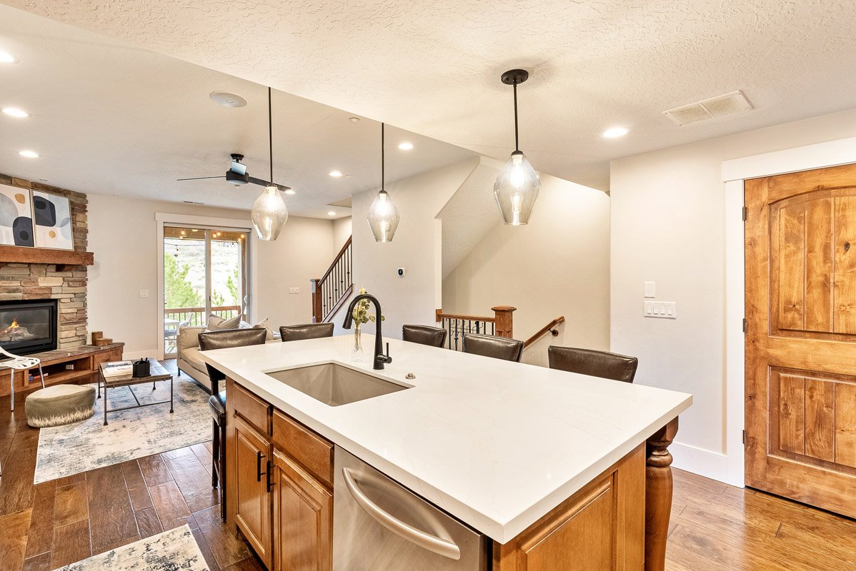 12 - 13404 Alexis Drive.jpg