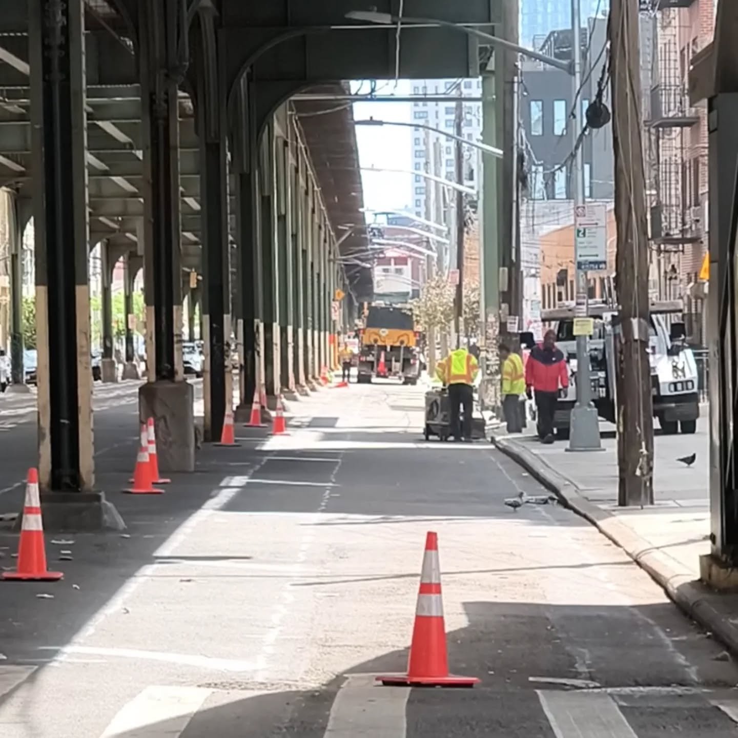 Look what I spy! 

The @nyc_dot 31st Street safety improvement plan is going into effect!  Crews are installing the paint on the inner most lane on the street to remove cyclists from the main road way and make it more predictable for cars, bikes, and