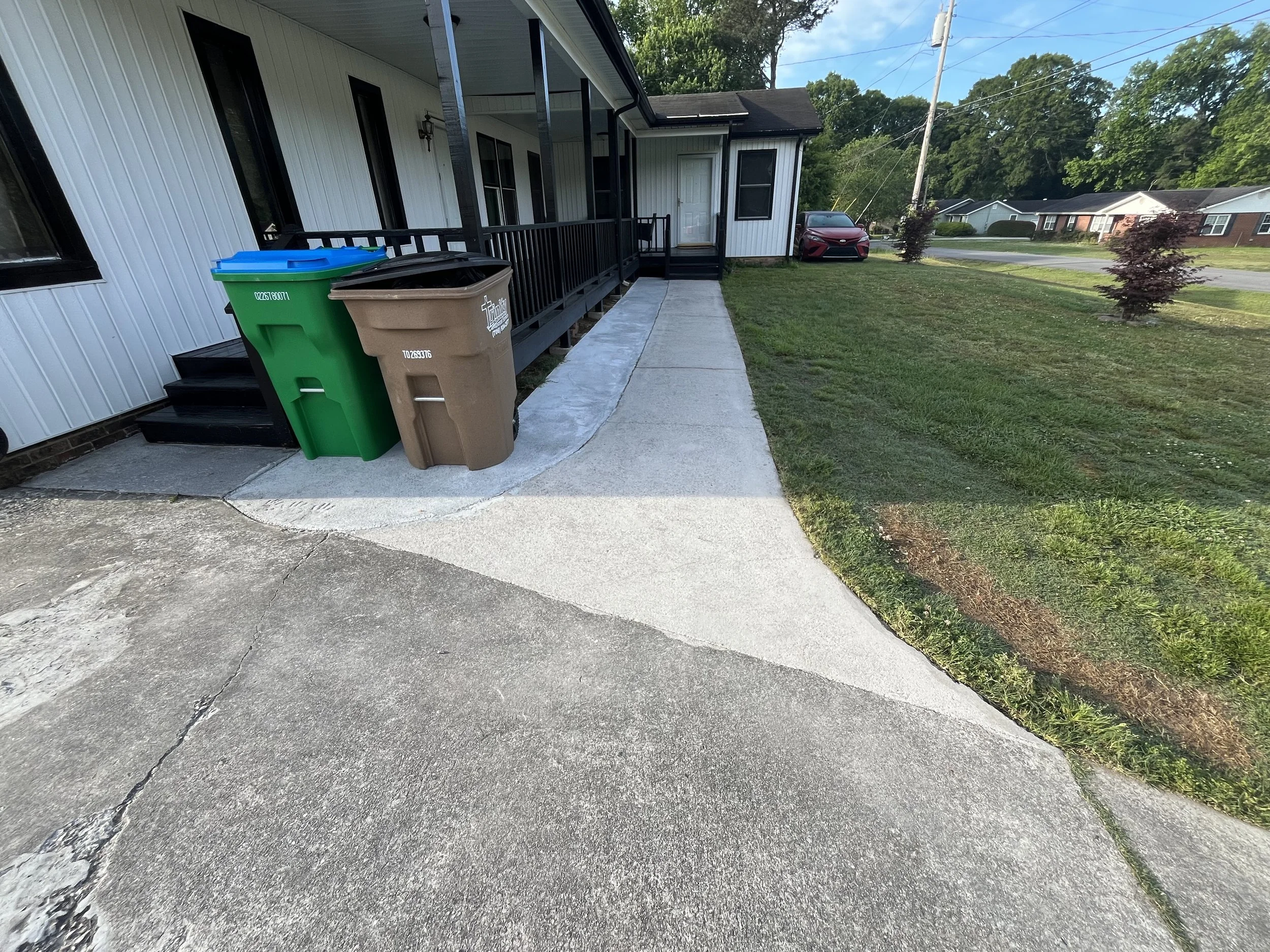 pressure washed sidewalk in Dalton GA. Washed concrete compared to unwashed driveway