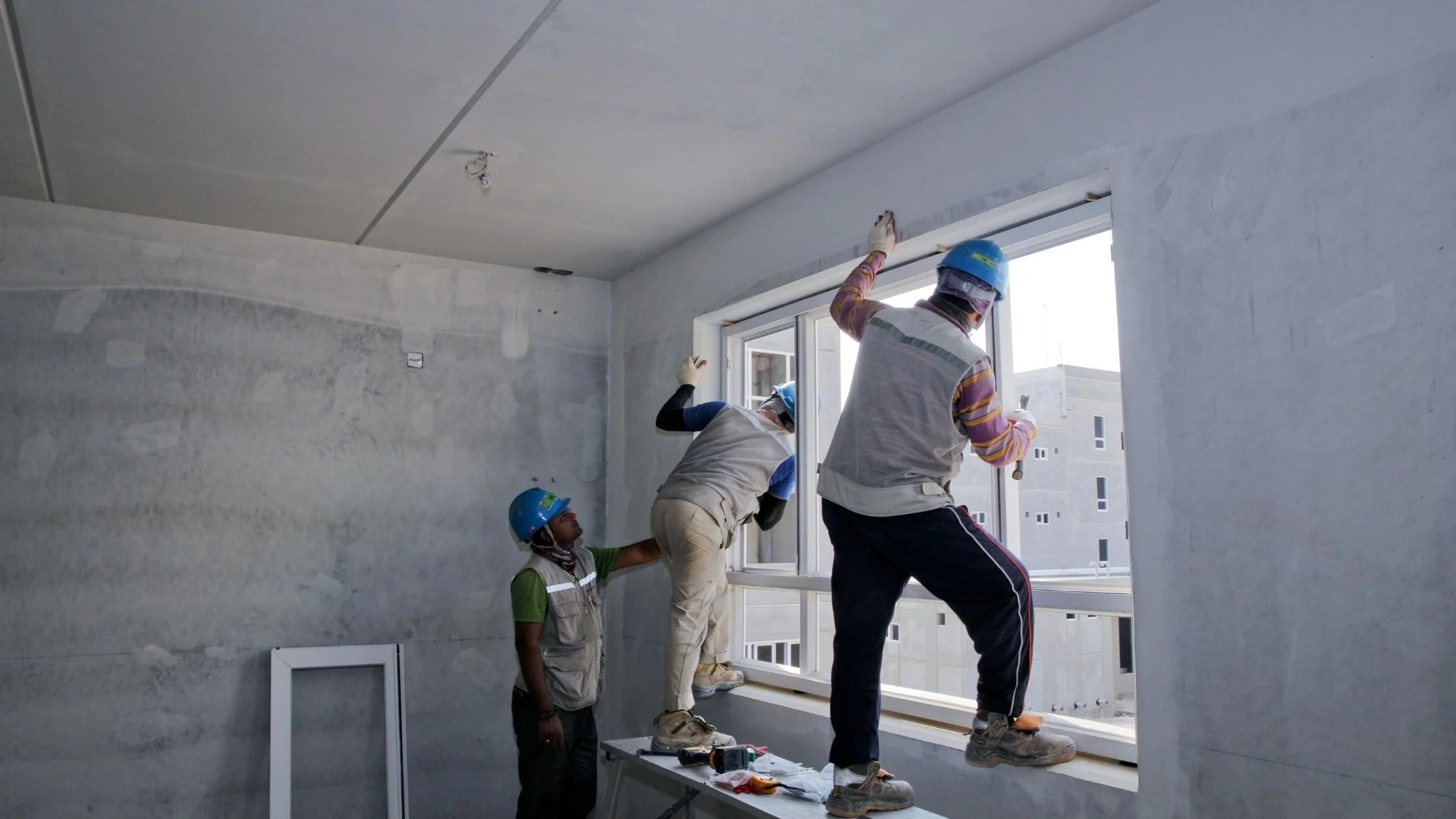 What Makes a Contractor Business Feel Legitimate Within 30 Seconds?