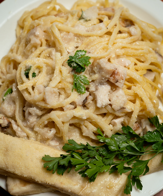 Alfredo Sauce Linguini with Chicken