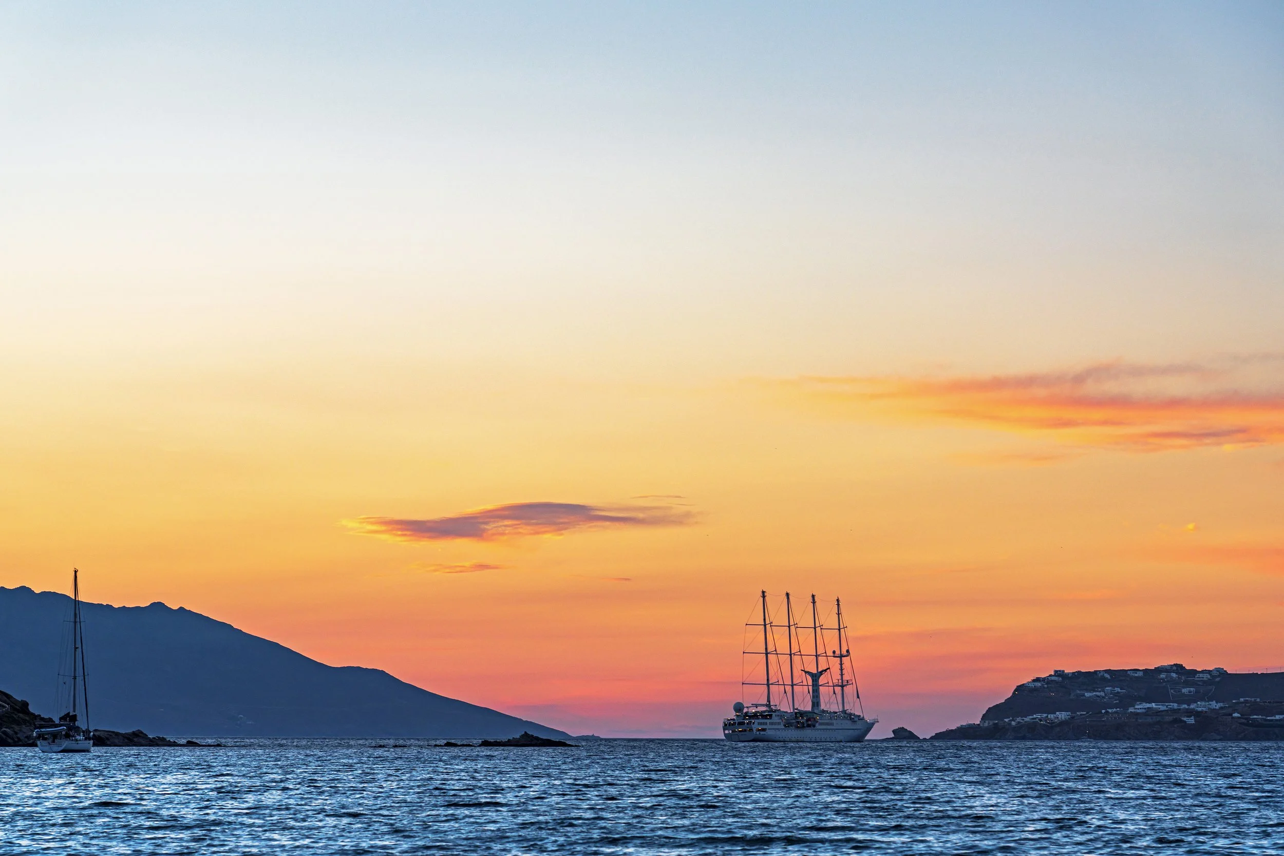 Mykonossailboatinbay1.jpg