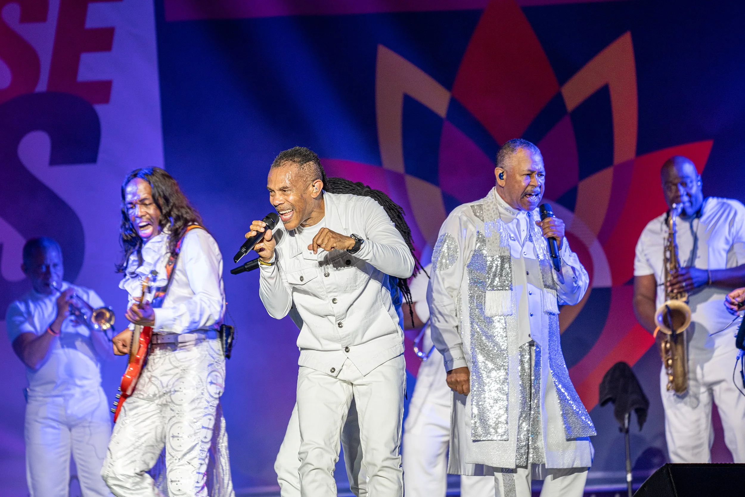 Earthwindfire1website.jpg