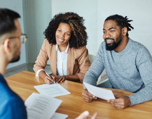 What Does a Notary Signing Agent Do During a Loan Signing?