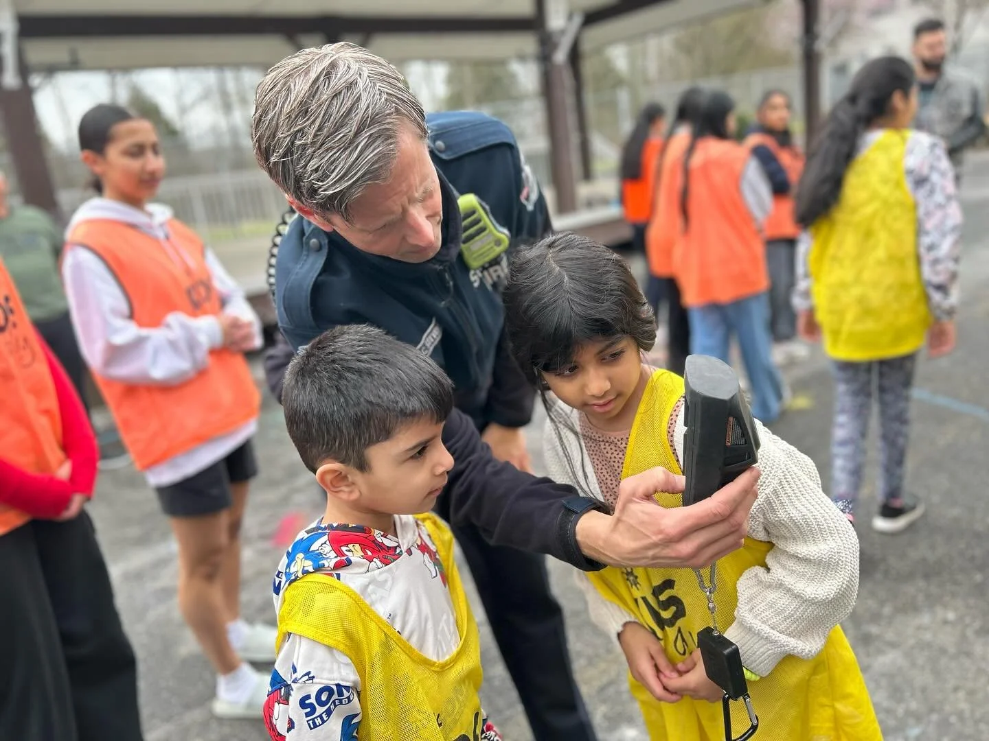 We are so proud to have supported over 100 kids and youth this spring! Fostering sports and mental health support in children is essential for their holistic development. Engaging in sports not only improves physical health but also enhances social s