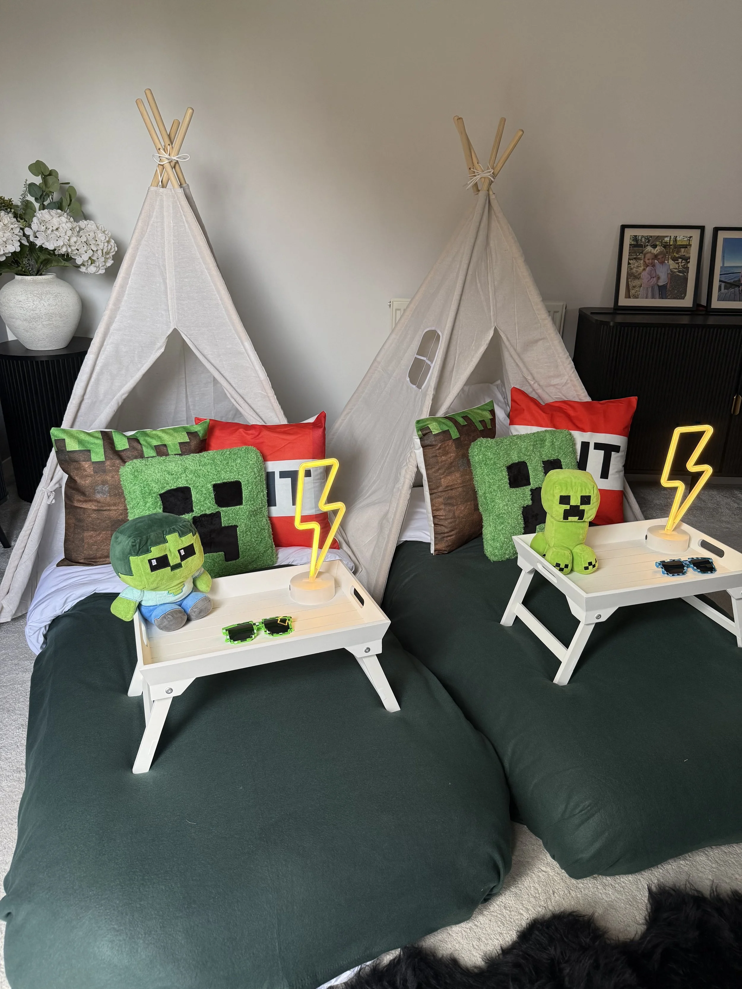 This luxury Minecraft themed teepee party setup from Sweet Dreams Events features matching gaming décor, comfy bean bags, themed cushions and fun party accessories. A popular choice for boys birthday parties, gaming sleepovers and children’s events a